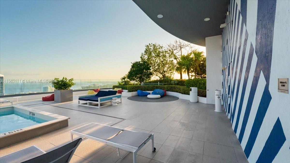 45 SW 9 St #4401, Miami FL 33130