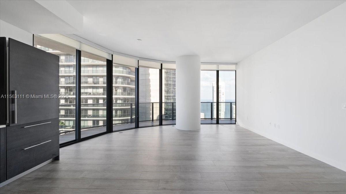 45 SW 9 St #4401, Miami FL 33130