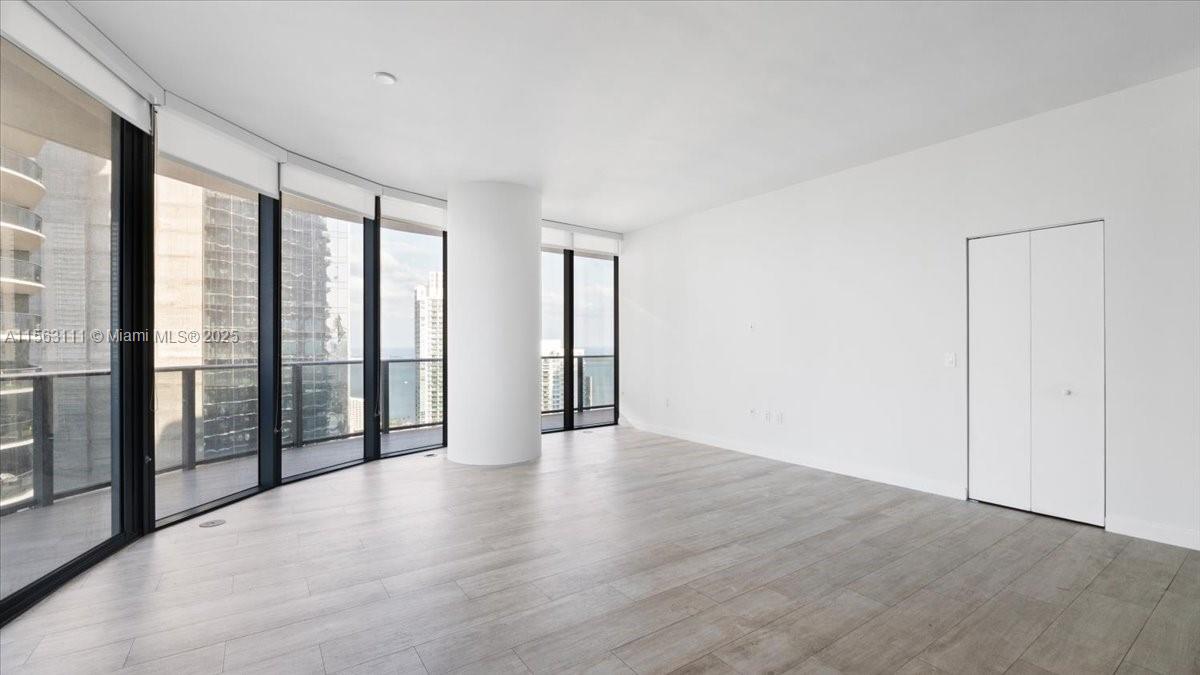 45 SW 9 St #4401, Miami FL 33130