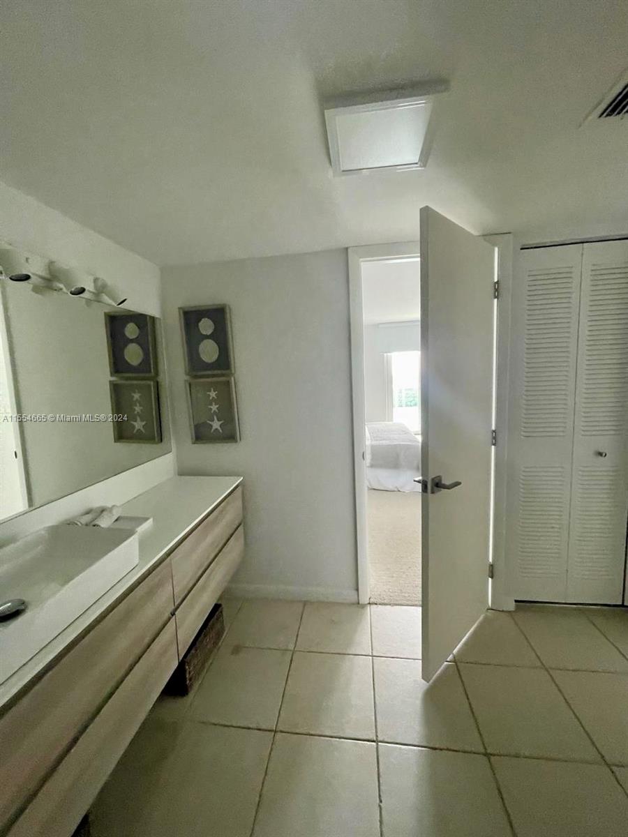 100 Bayview Dr #2021, Sunny Isles Beach, Florida image 35