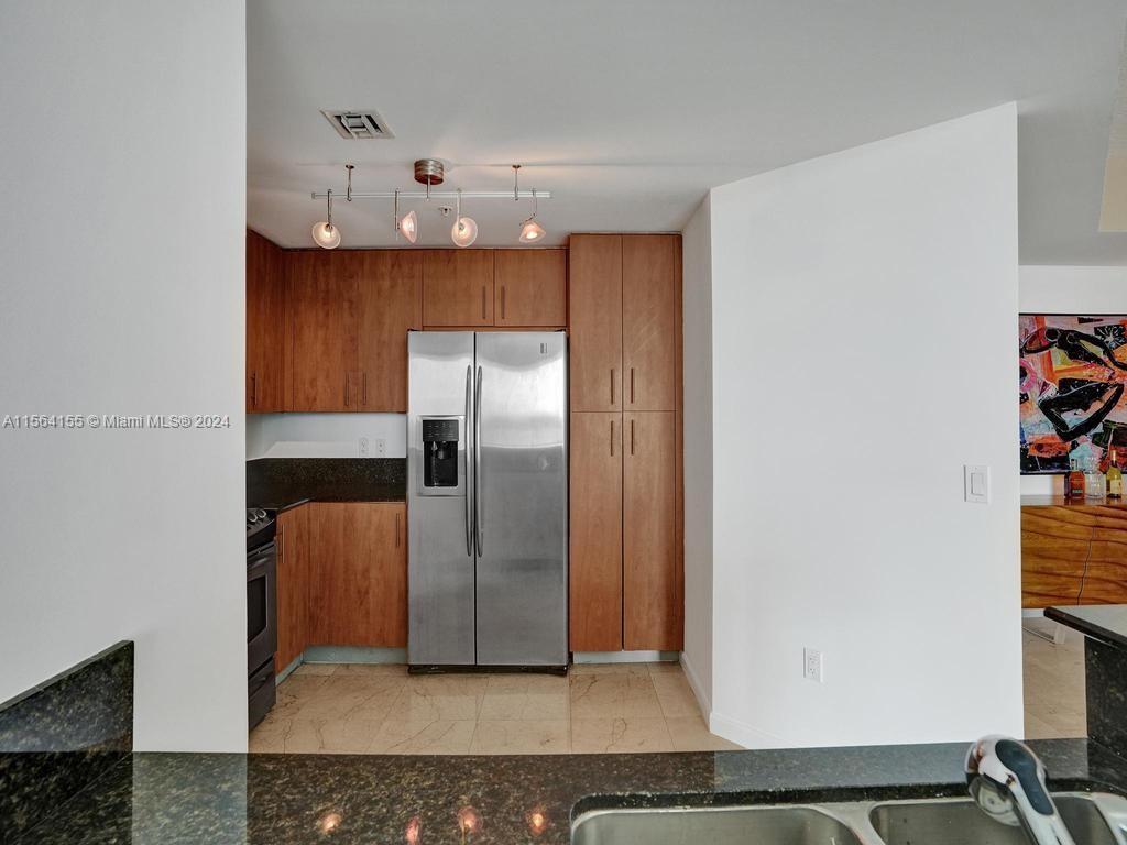 7900 Harbor Island Dr #911, North Bay Village FL 33141