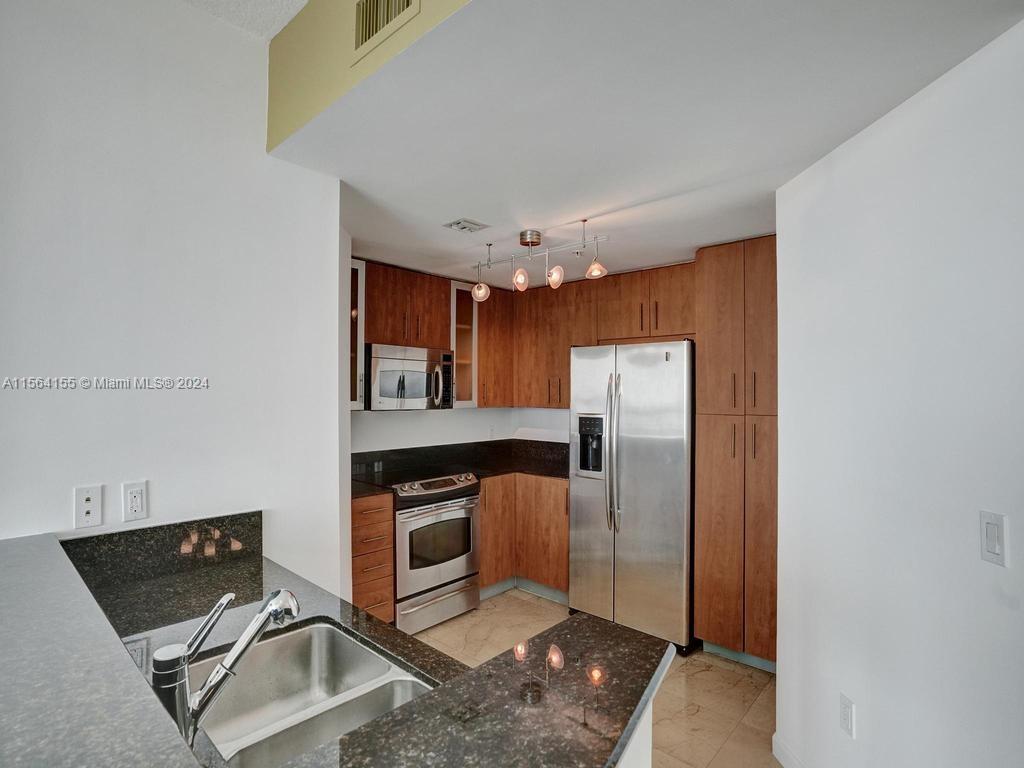 7900 Harbor Island Dr #911, North Bay Village FL 33141