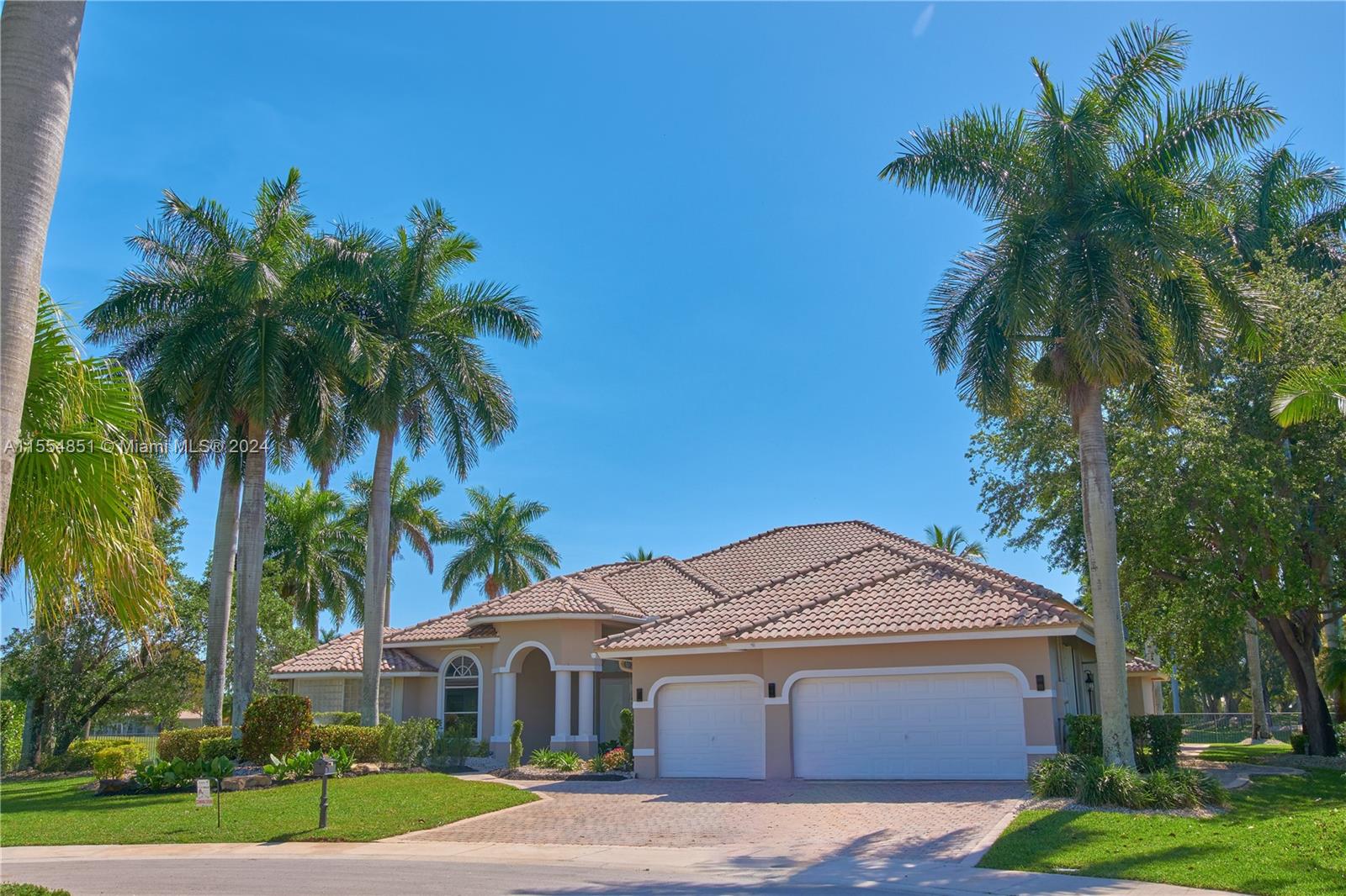 2534 Poinciana Dr, Weston, Florida image 9