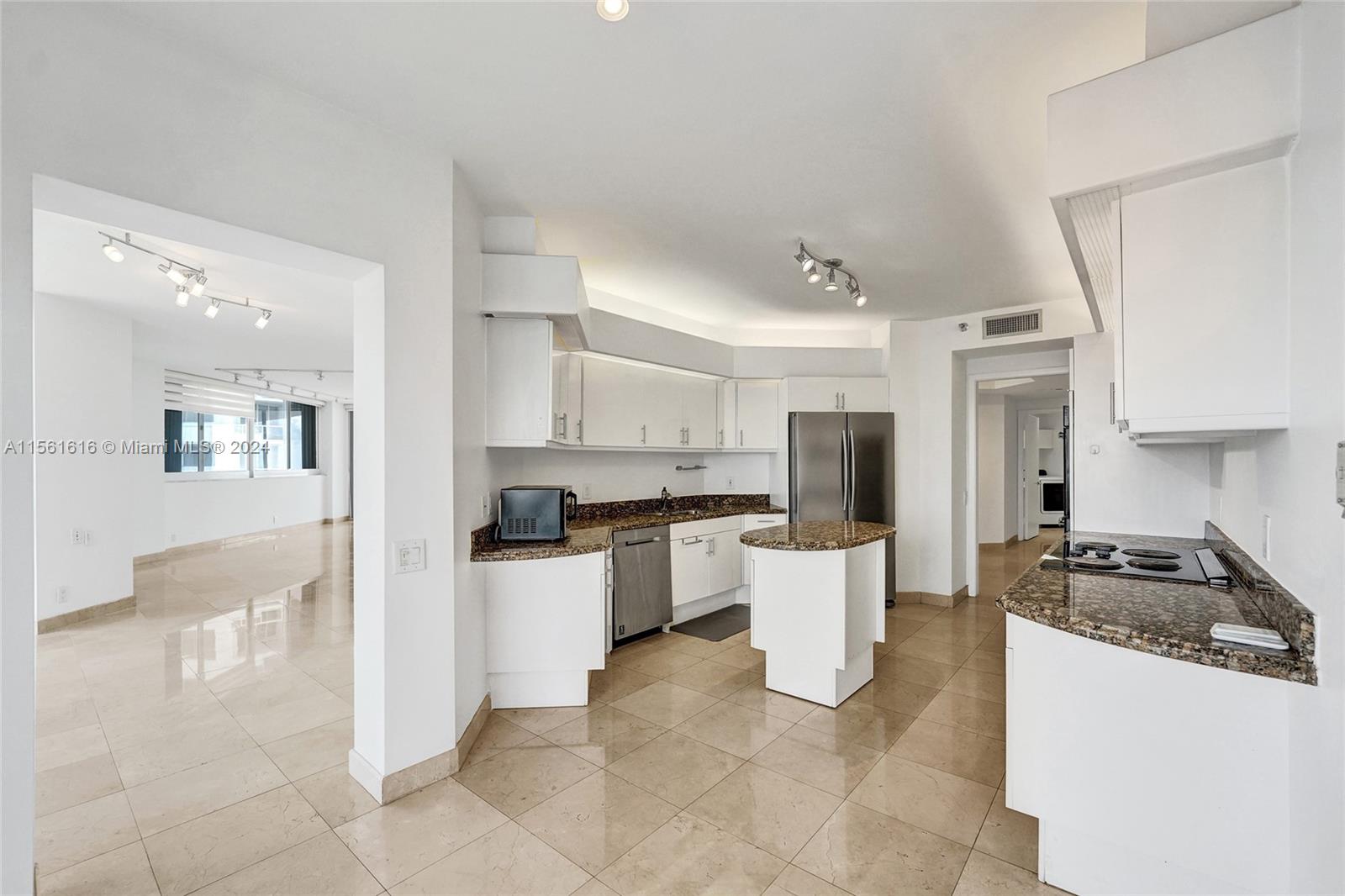 3802 NE 207th St #2404, Aventura FL 33180