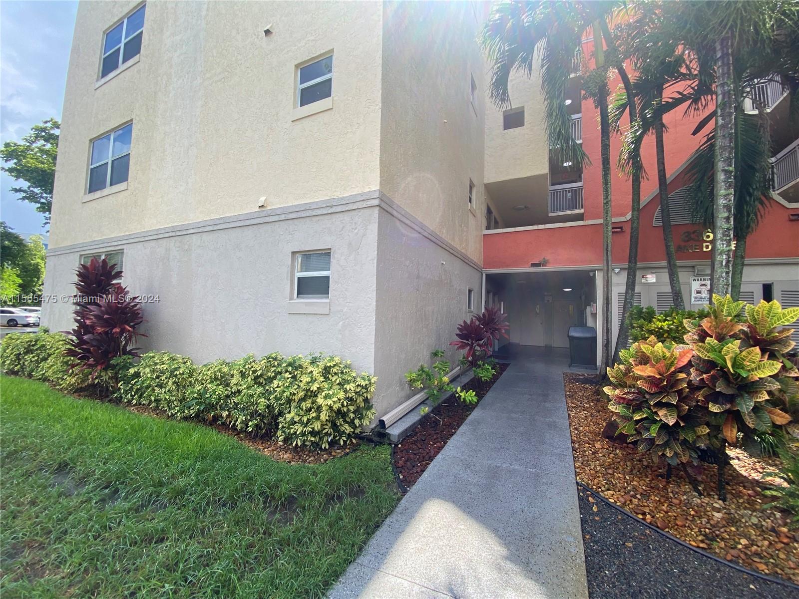 8363 Lake Dr #101, Doral, Florida image 1