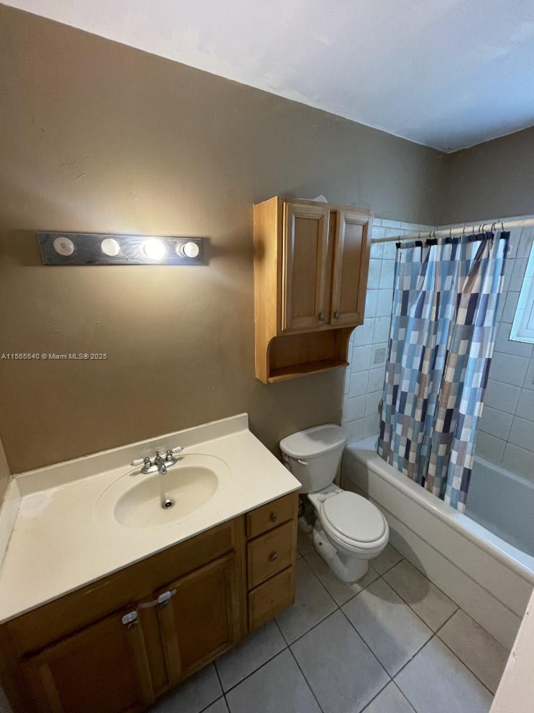 870 NE 212th Ter #3, Miami, Florida image 10