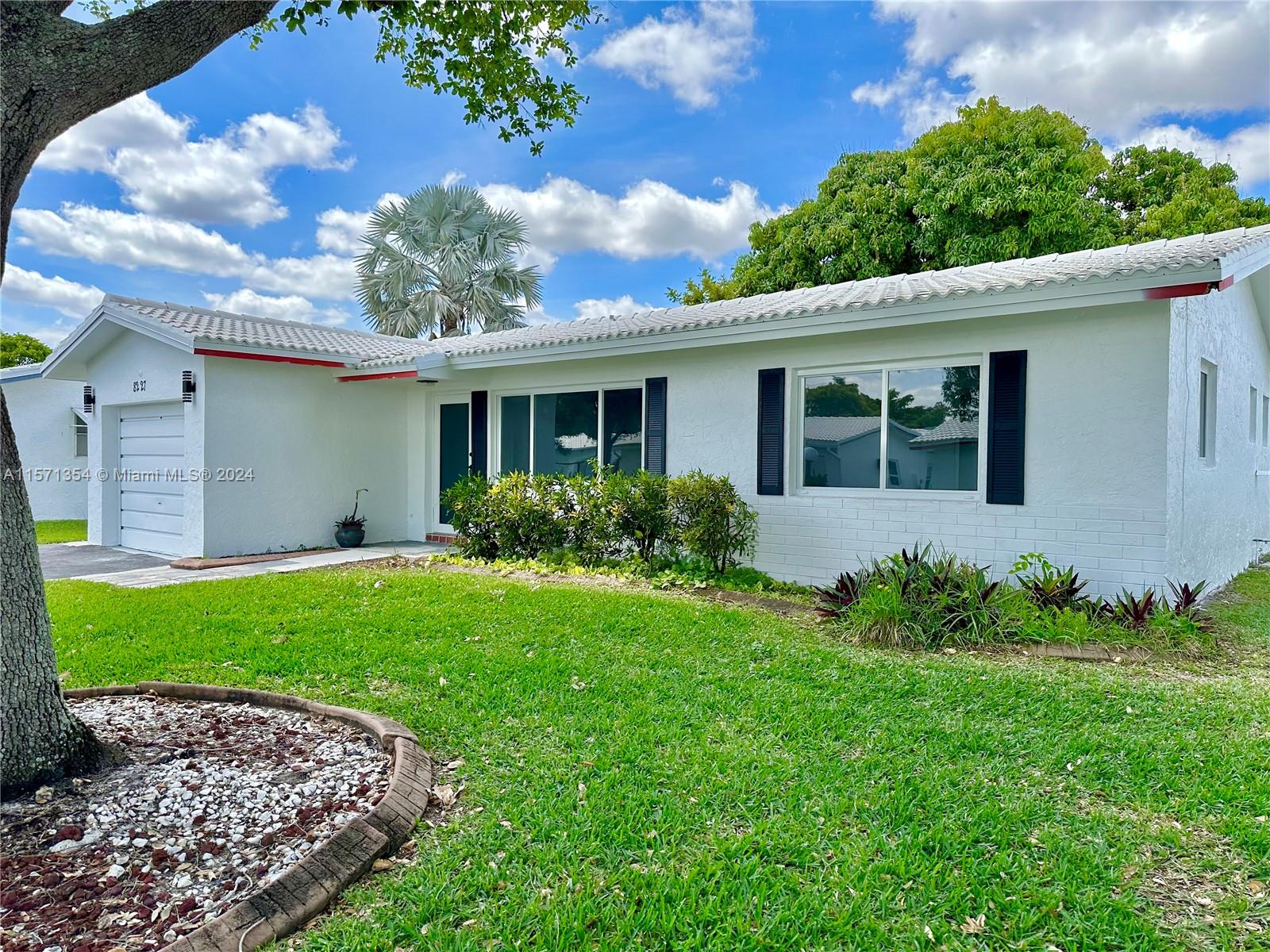 8227 NW 15th St, Plantation, Florida image 2