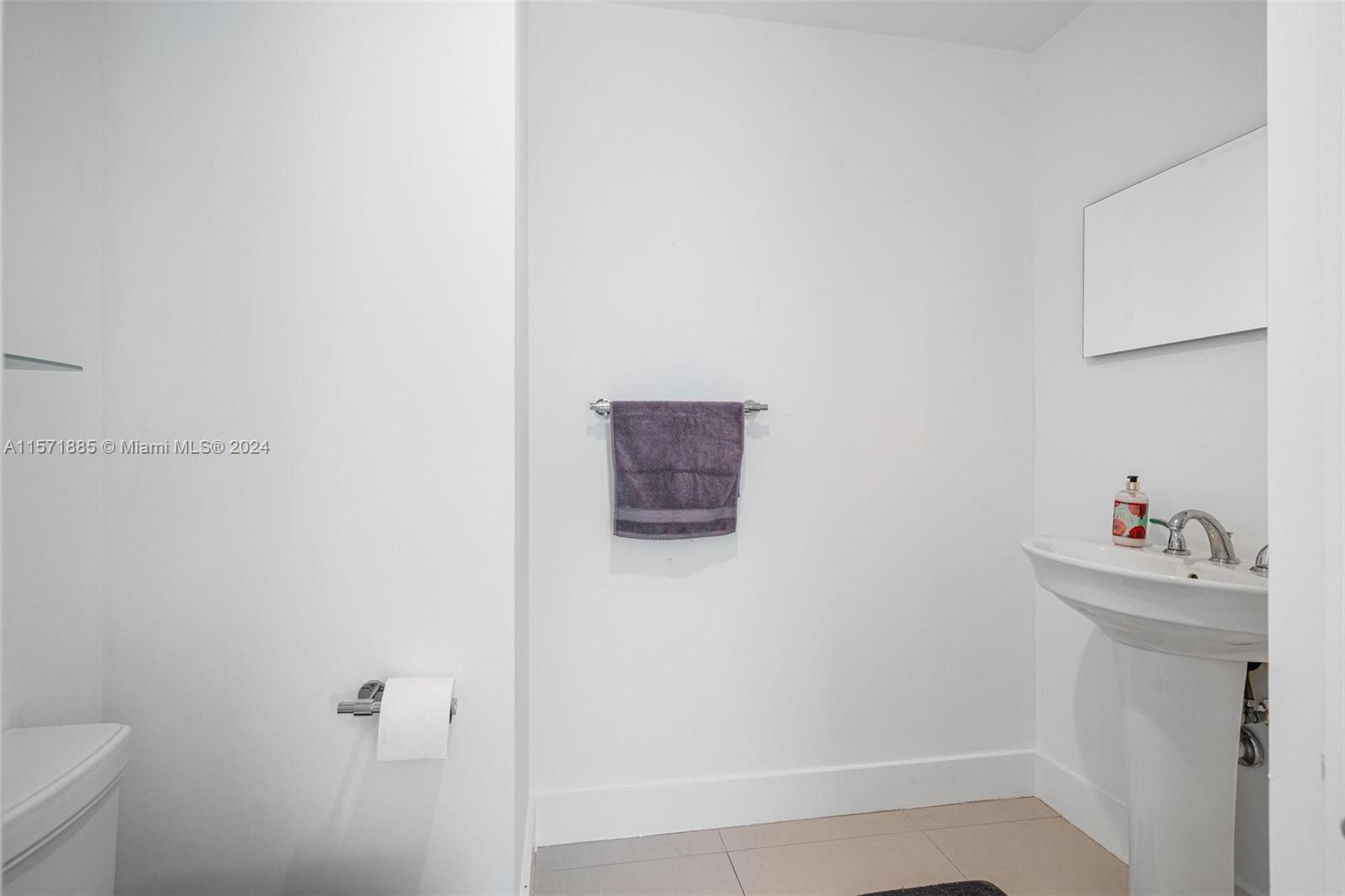 900 Biscayne Blvd #2212, Miami FL 33132