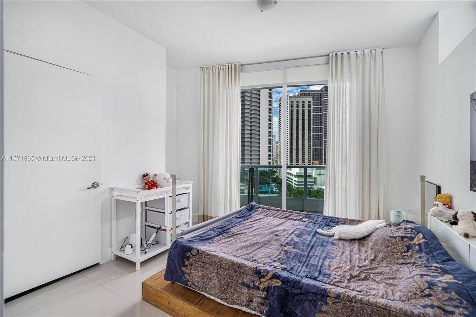 900 Biscayne Blvd #2212, Miami FL 33132