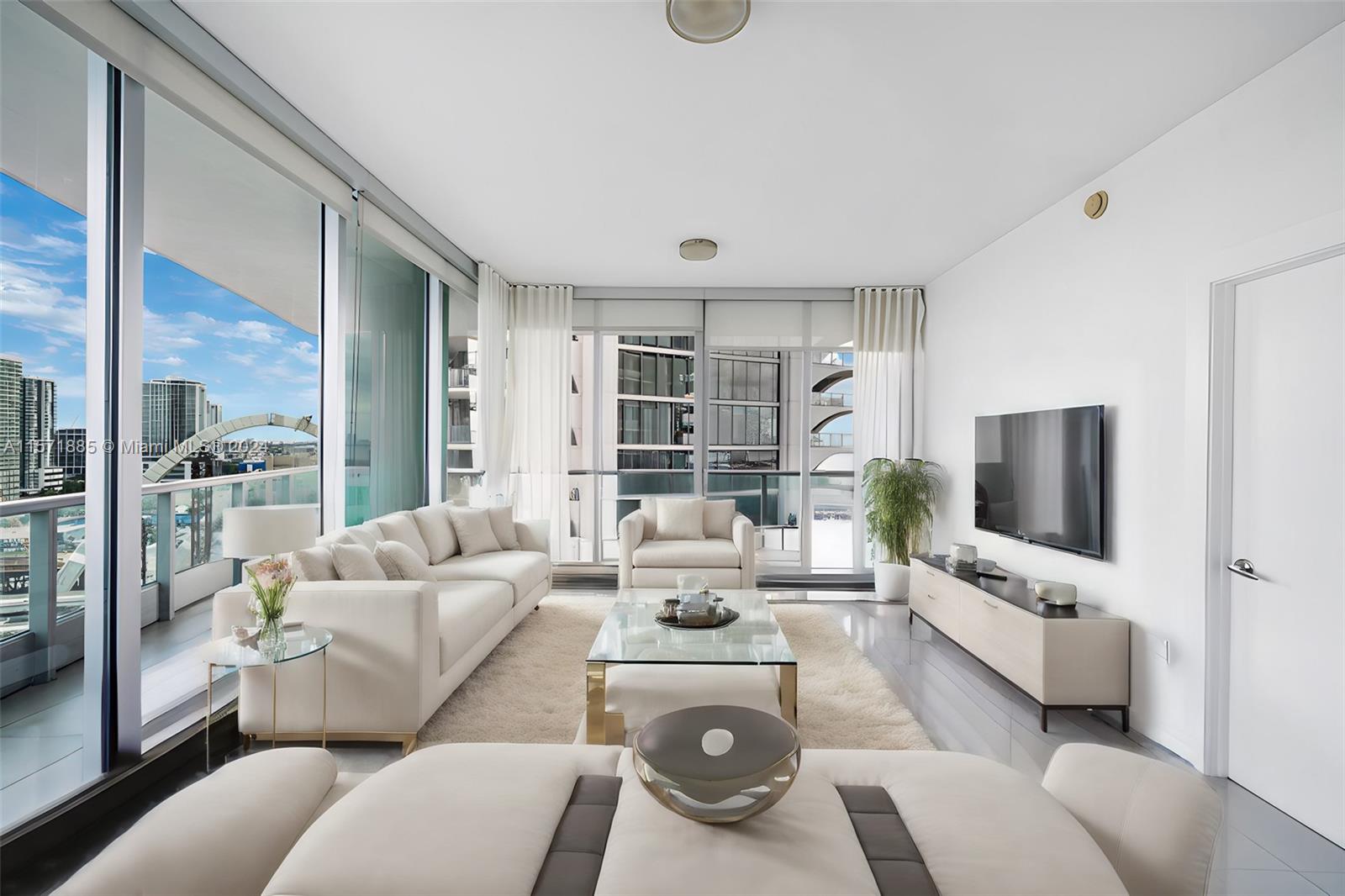 900 Biscayne Blvd #2212, Miami FL 33132