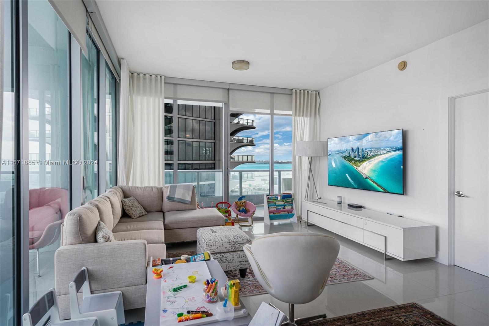 900 Biscayne Blvd #2212, Miami FL 33132