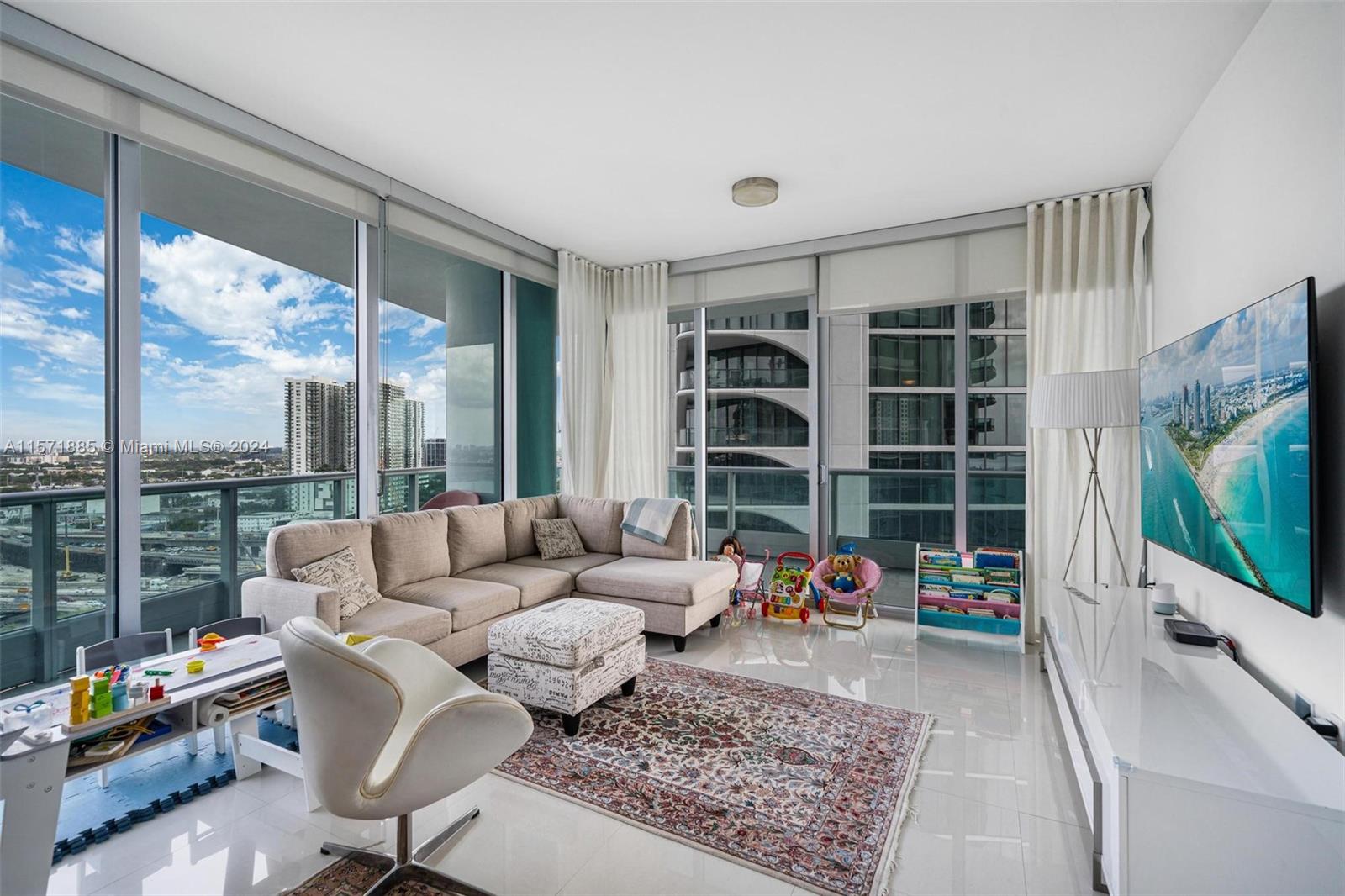 900 Biscayne Blvd #2212, Miami FL 33132
