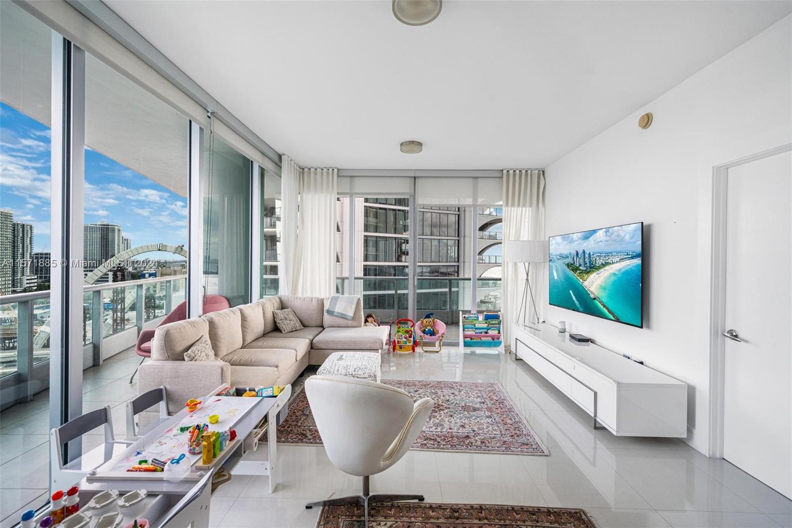 900 Biscayne Blvd #2212, Miami FL 33132