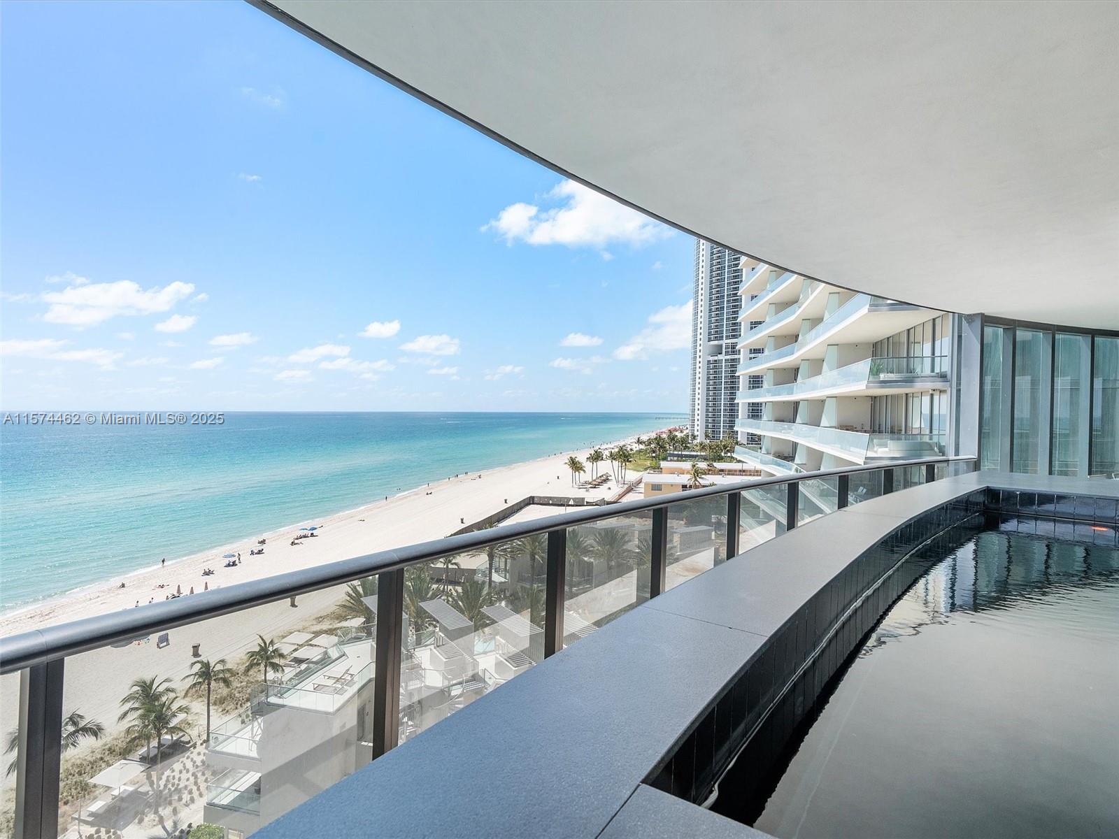 Apartamento à Venda em Sunny Isles Beach, FL