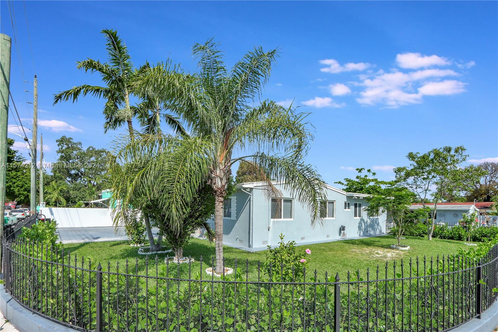 2101 NW 26th St, Miami, Florida image 28