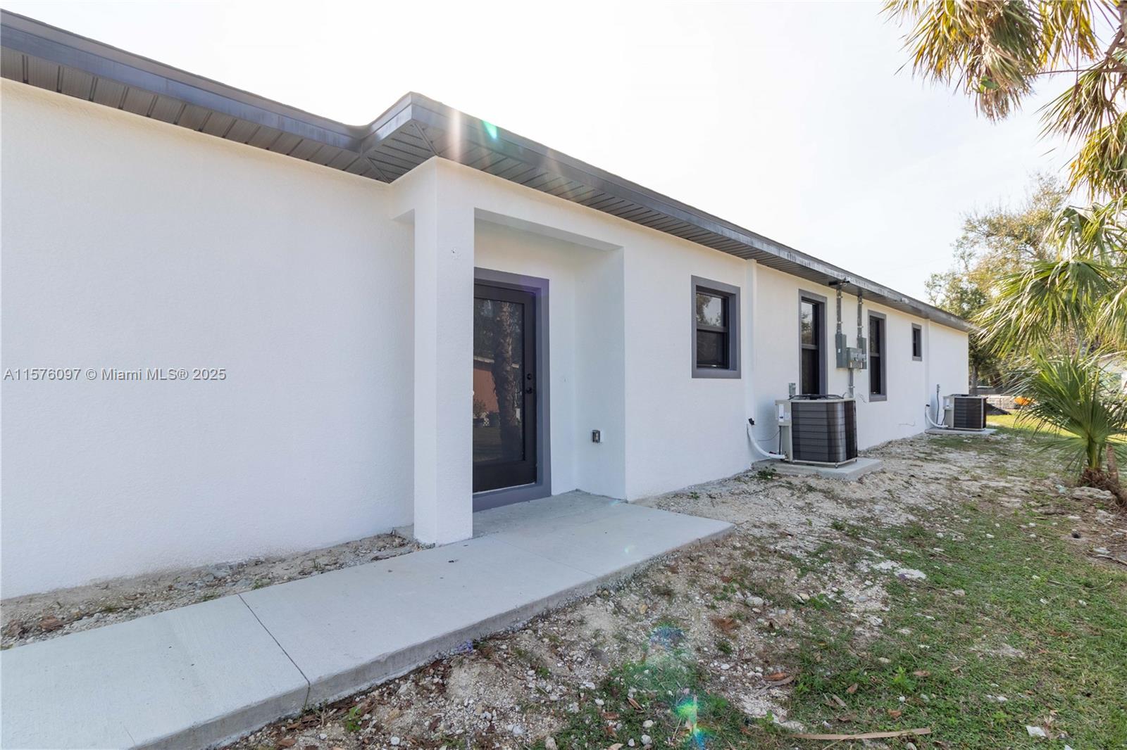 734 Veronica S Shoemaker Blvd, Fort Myers, Florida image 3