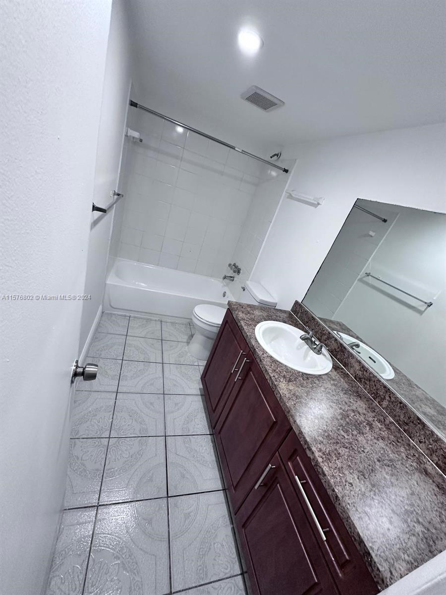 Residential, Lauderhill, Florida image 7