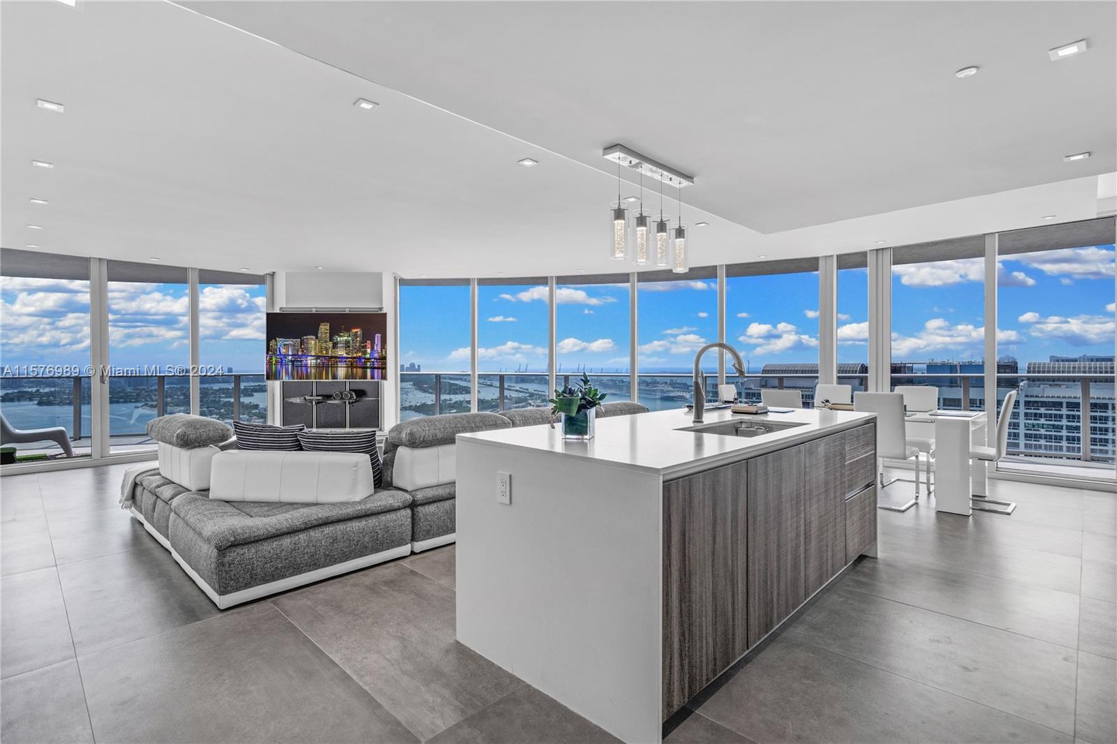 Apartamento à Venda em Miami, FL