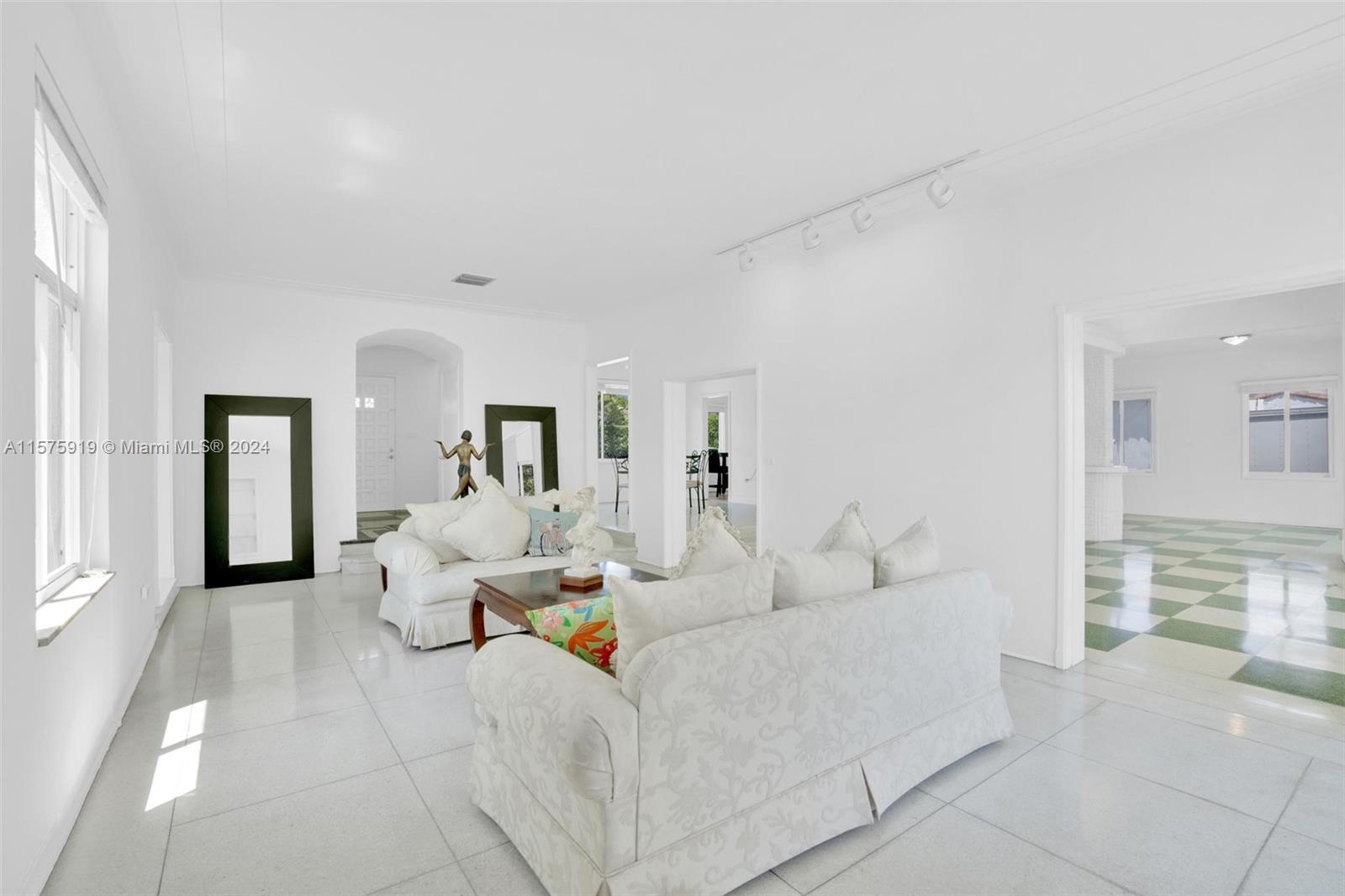 5861 La Gorce Dr, Miami Beach, Florida image 11