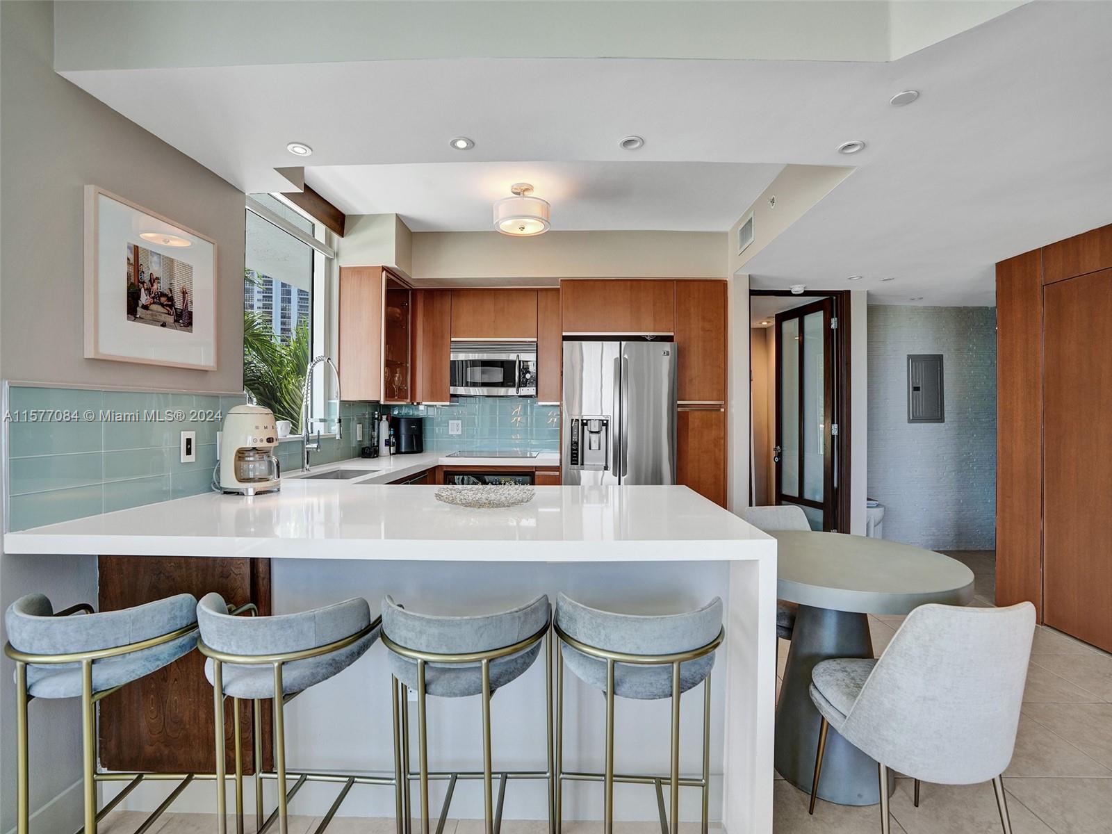 10 Venetian Way #405, Miami Beach FL 33139