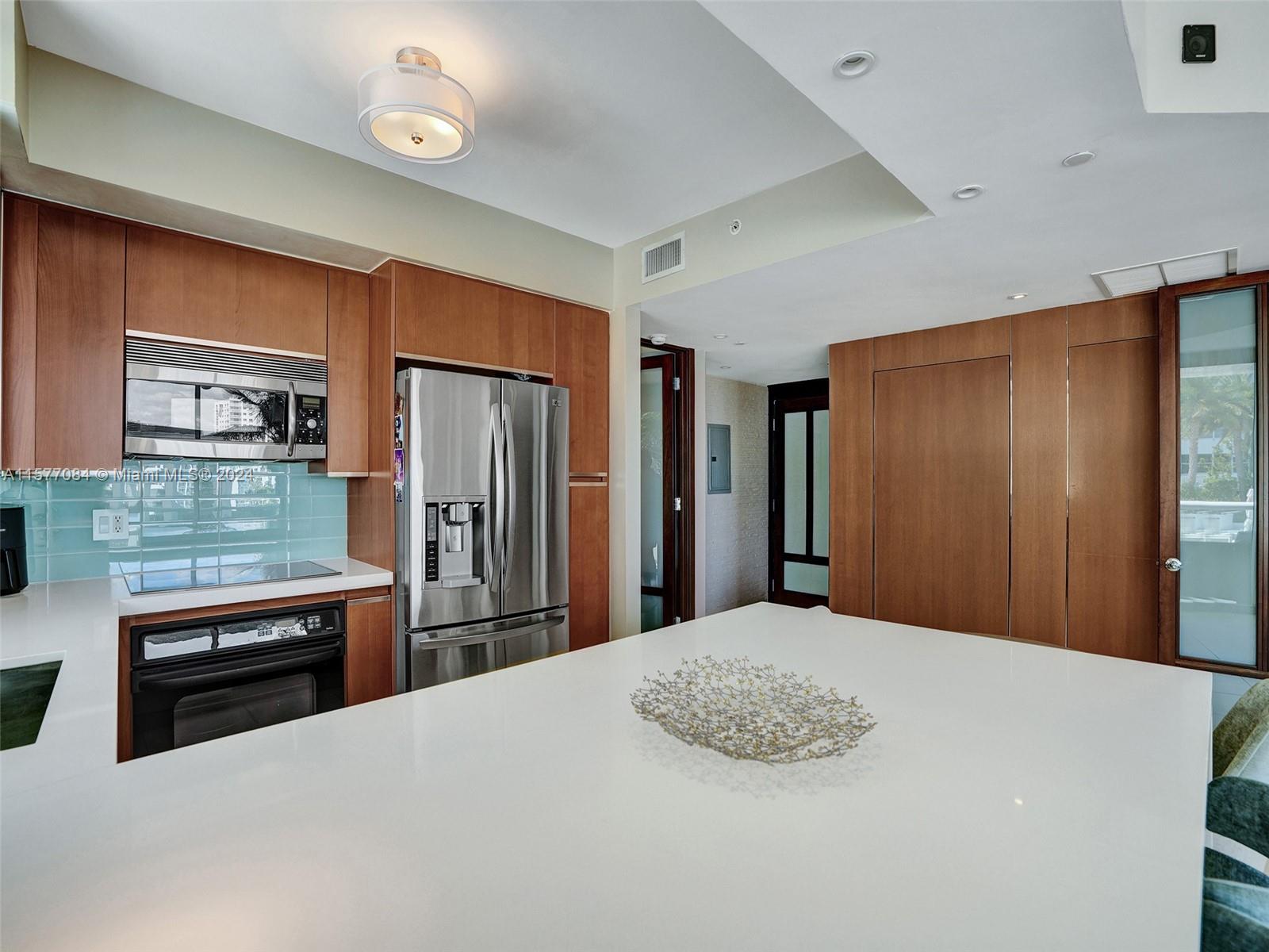 10 Venetian Way #405, Miami Beach FL 33139