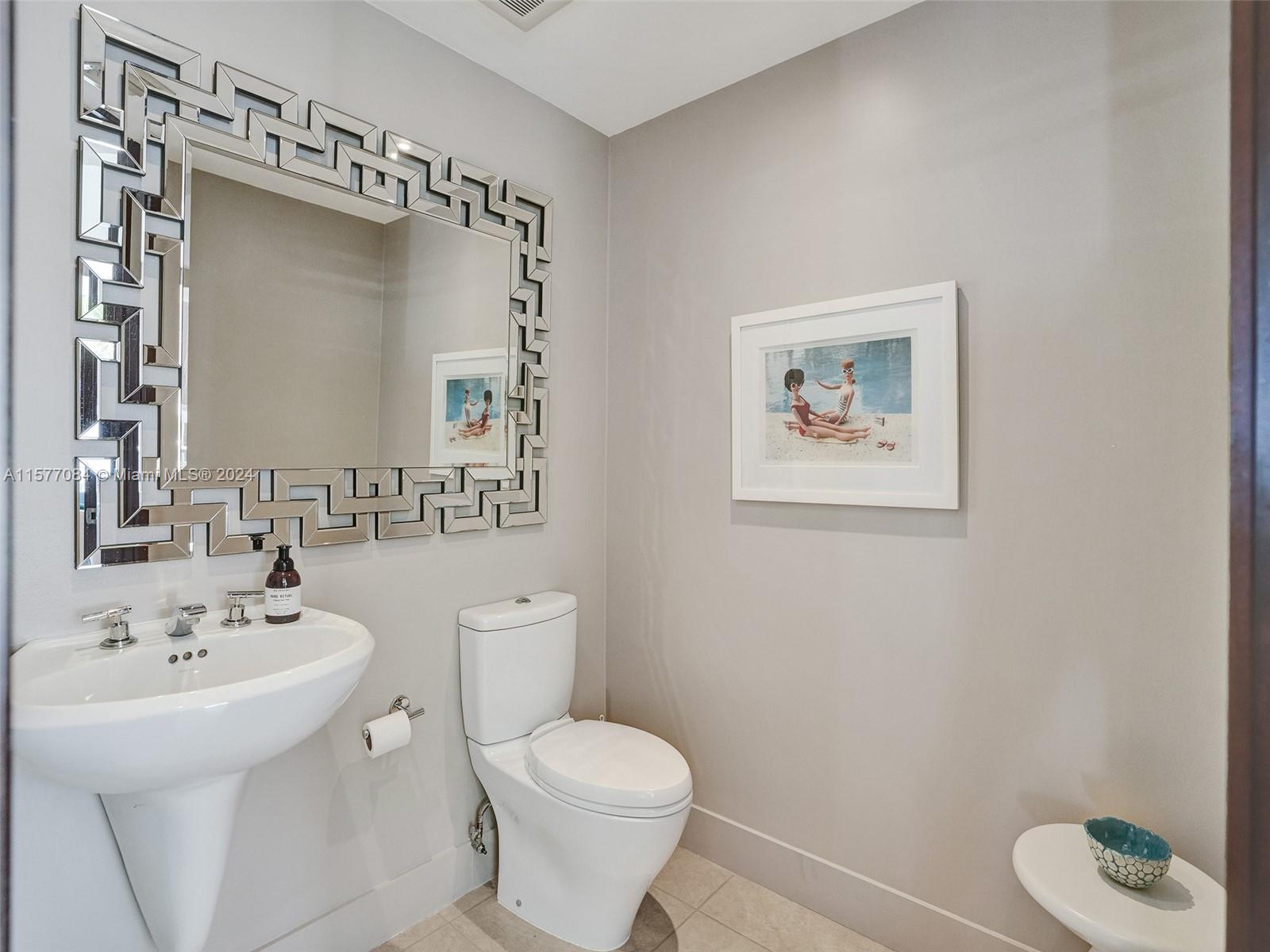 10 Venetian Way #405, Miami Beach FL 33139