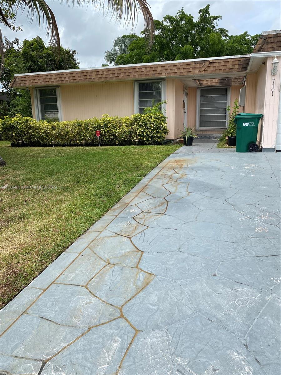 7101 NW 68th St, Tamarac, Florida image 1