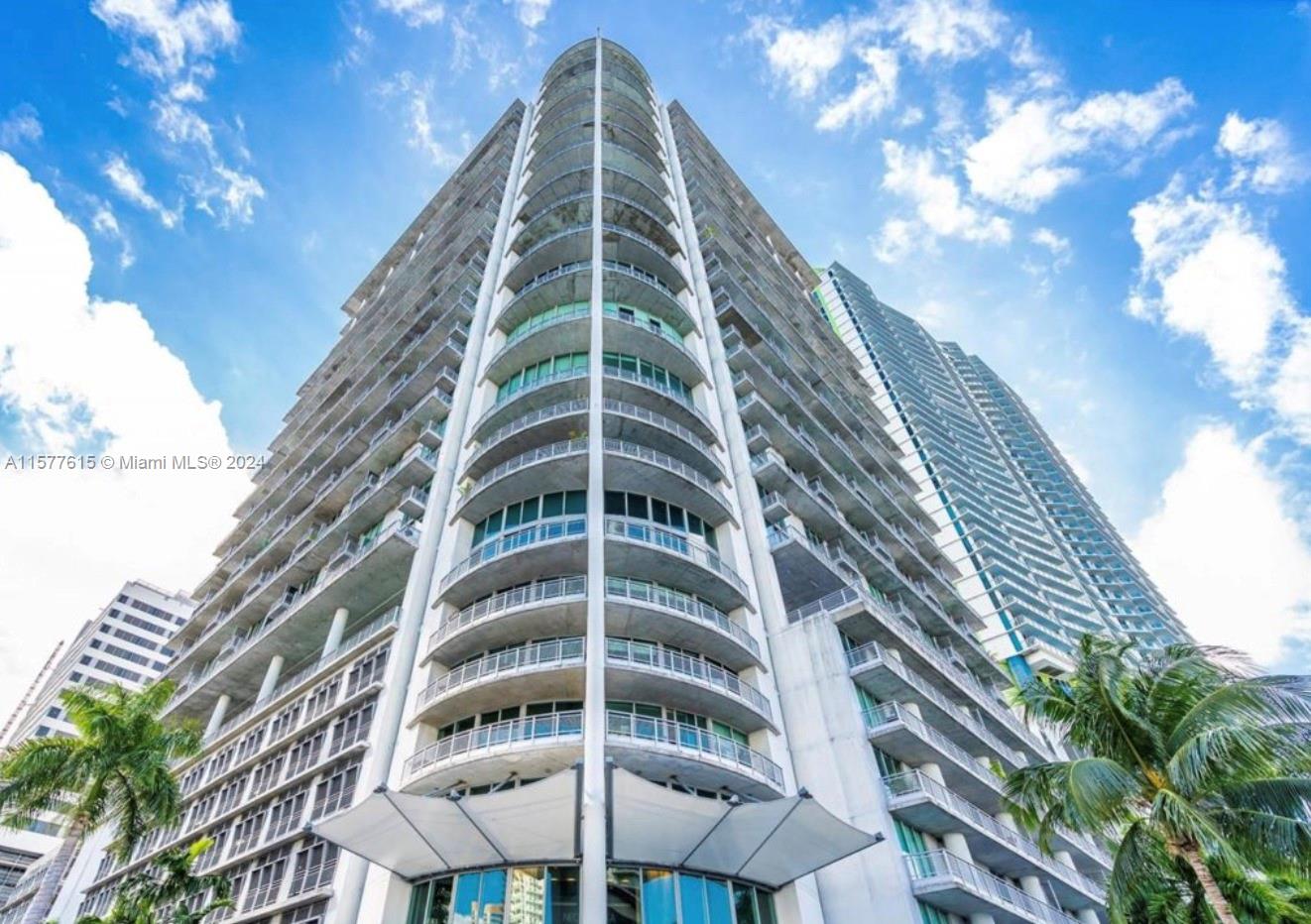 Excellent unit at Neo Vertika. 1 bedroom, 1 1/2 baths. Bay View. Italian kitchen. Wood Floors. Great location just steps from restaurants, shoppings and more.