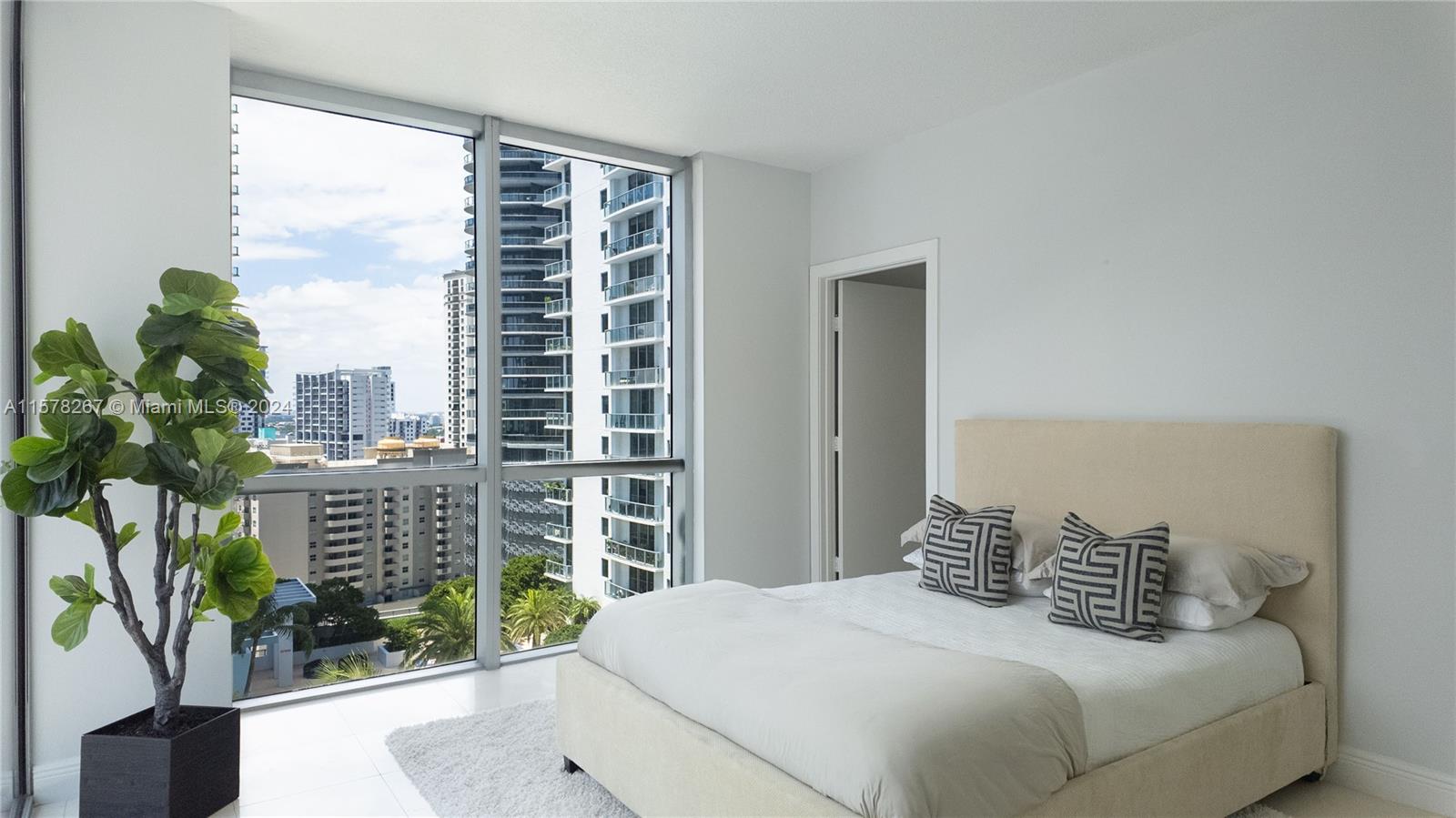 1060 Brickell Ave #1811, Miami, Florida image 7