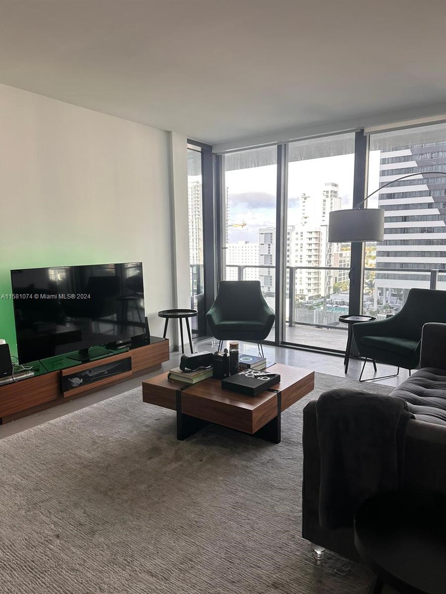 88 SW 7th St #810, Miami FL 33130