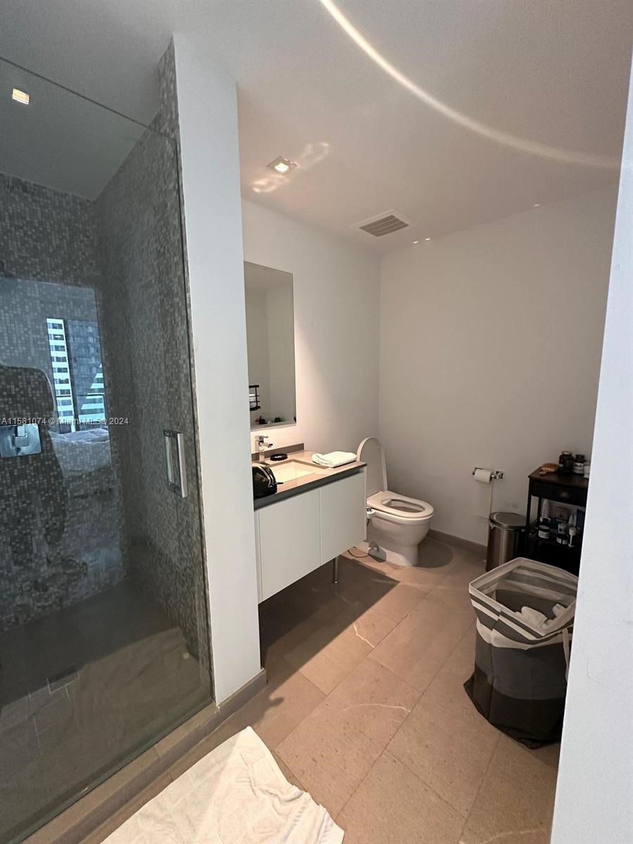 88 SW 7th St #810, Miami FL 33130