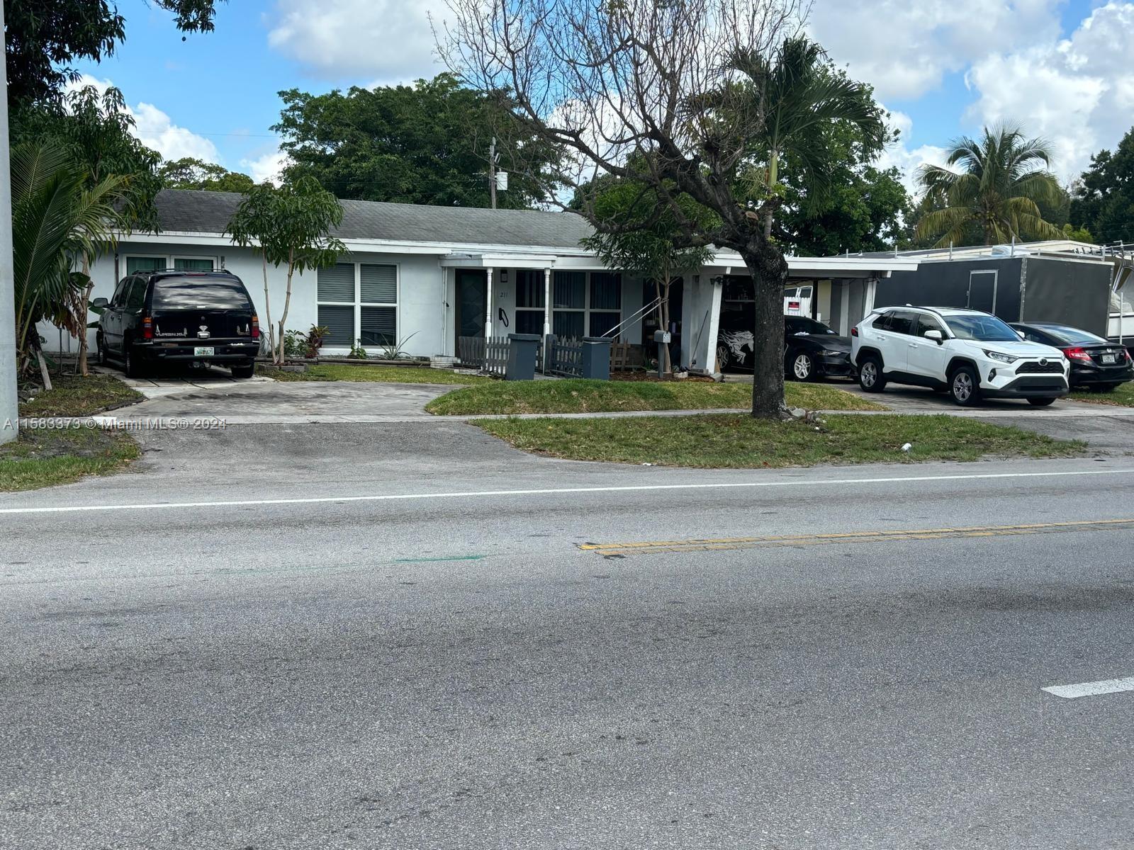 Roam Buy 211 SW 31st Ave, Fort Lauderdale, FL with a 4.5 mortgage included.