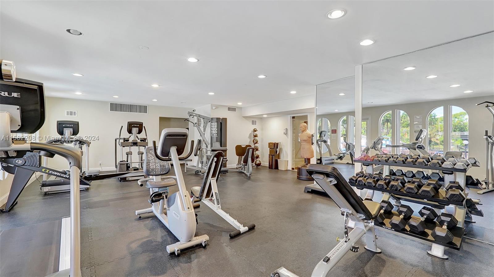 300 Diplomat Pkwy #817, Hallandale Beach, Florida image 37