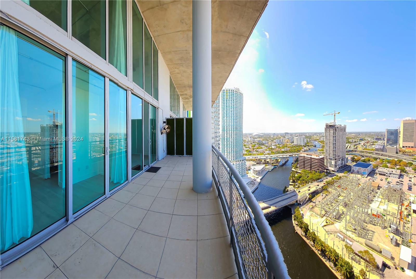 Priced to sell! Amazing two story Penthouse Loft in the heart of Brickell. Unit has beautiful river & city views with both sunrise and sunsets seen from the unit. 20Ft ceilings, impact windows, Floors redone within the last year, Kitchen upgraded w some SS appliances. Open plan NYC loft style-Master suite upstairs w/bonus office space, Large balcony, Washer/ Dryer in unit,- Riverfront dining, infinity pool, Jacuzzi, sauna, full fitness center, party room, racquetball/basketball/pickle ball courts, Dojo, CrossFit, library, business center, party room, boxing area, dog park-children play area- 24-hour Concierge-Valet for visitors-Walking distance to Mary Brickell Village, Brickell City Center, restaurants, Metro mover- Walk along the Miami river- 1 assigned parking space plus 1 valet.