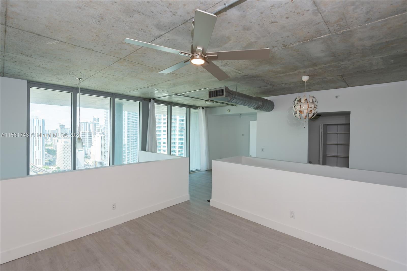 690 SW 1st Ct #PHII09, Miami FL 33130