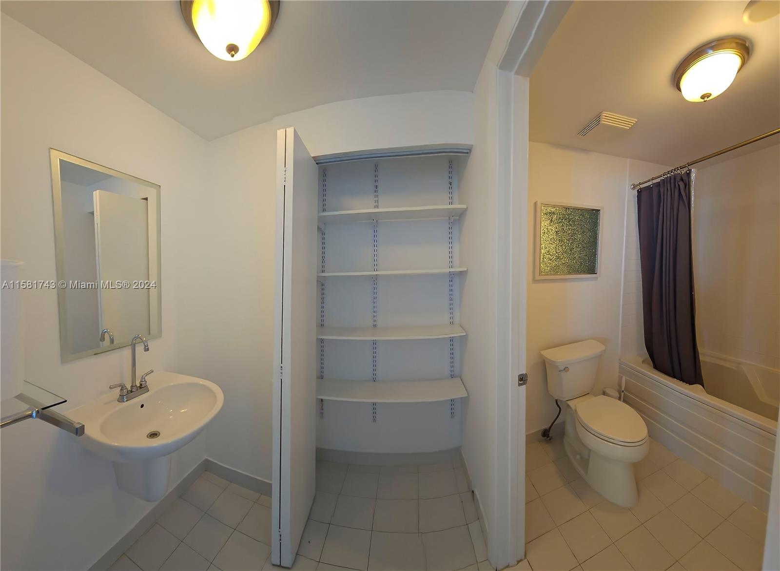 690 SW 1st Ct #PHII09, Miami FL 33130