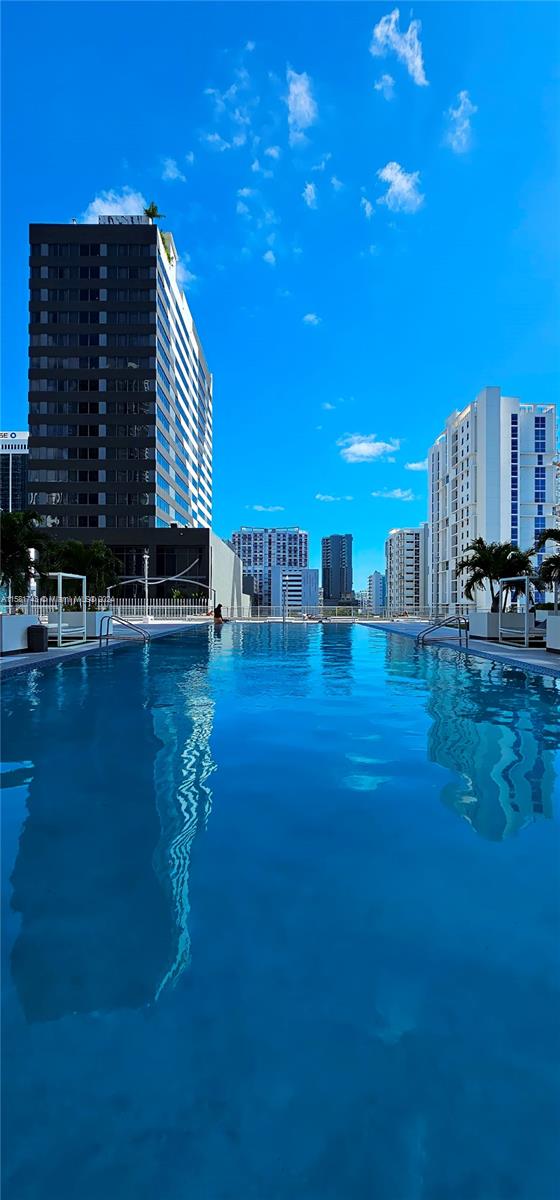 690 SW 1st Ct #PHII09, Miami FL 33130