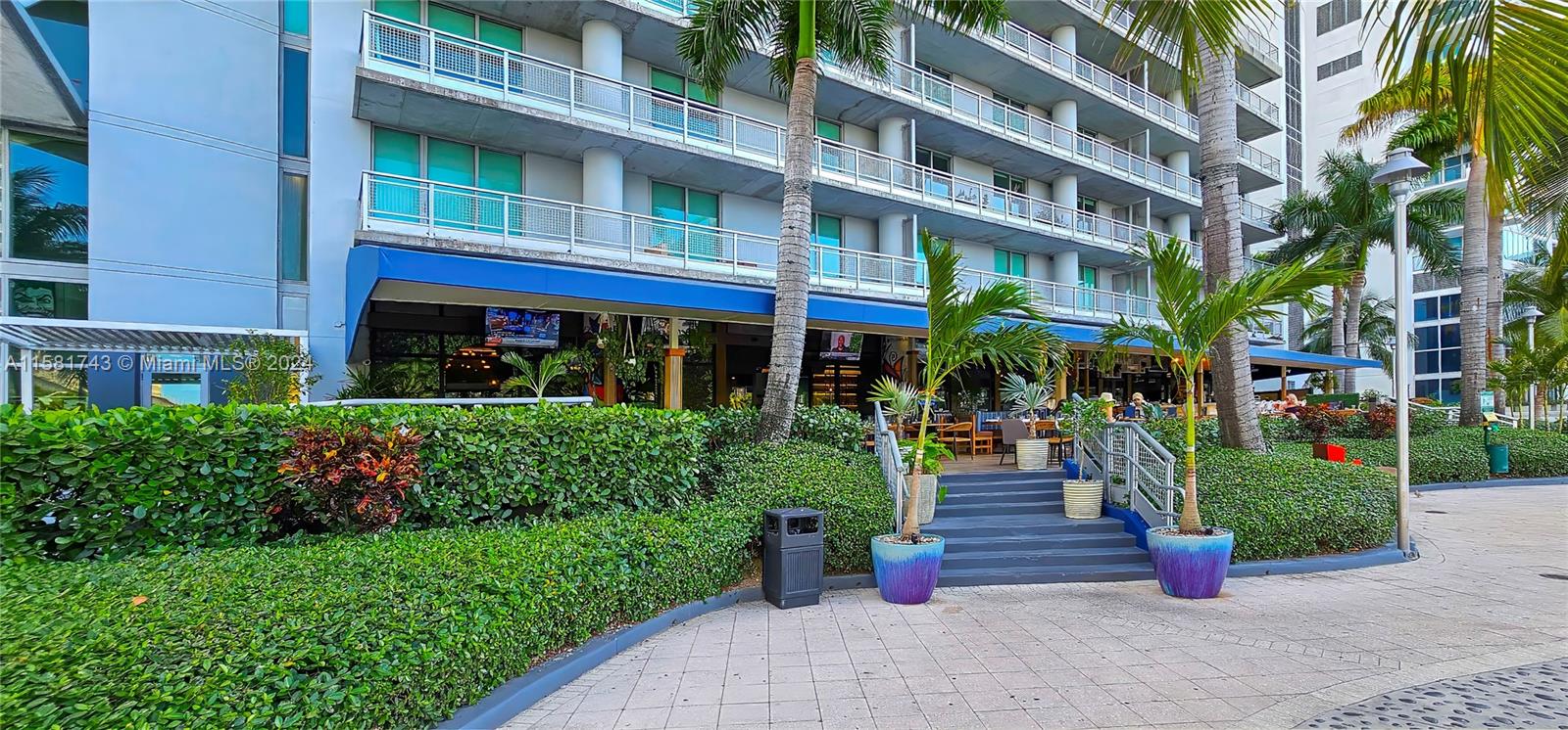 690 SW 1st Ct #PHII09, Miami FL 33130