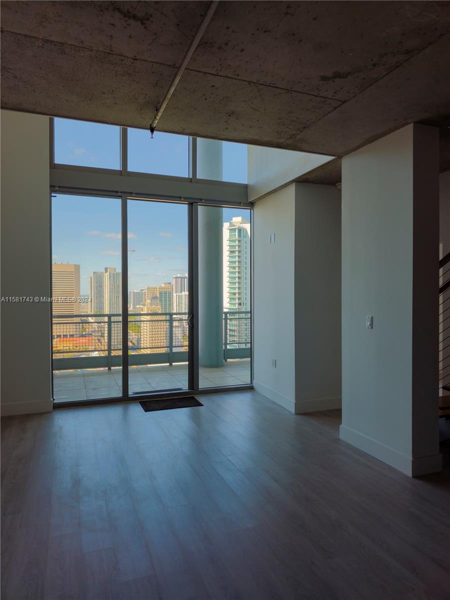 690 SW 1st Ct #PHII09, Miami FL 33130