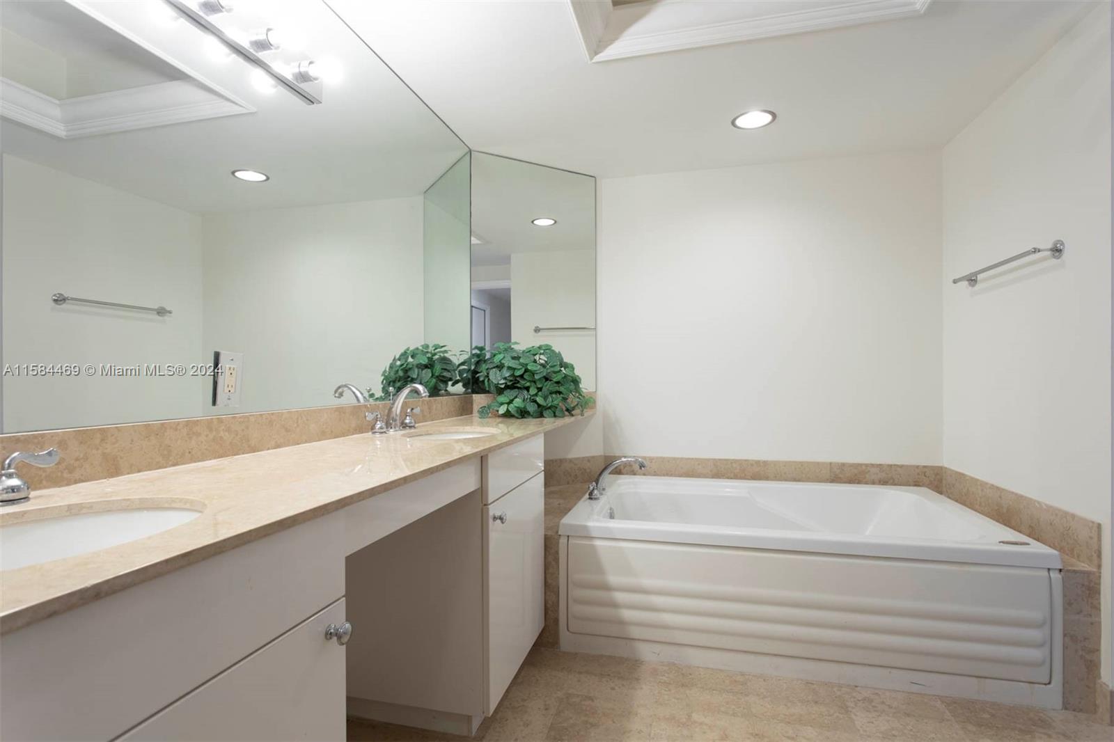 4779 Collins Ave #3301, Miami Beach FL 33140