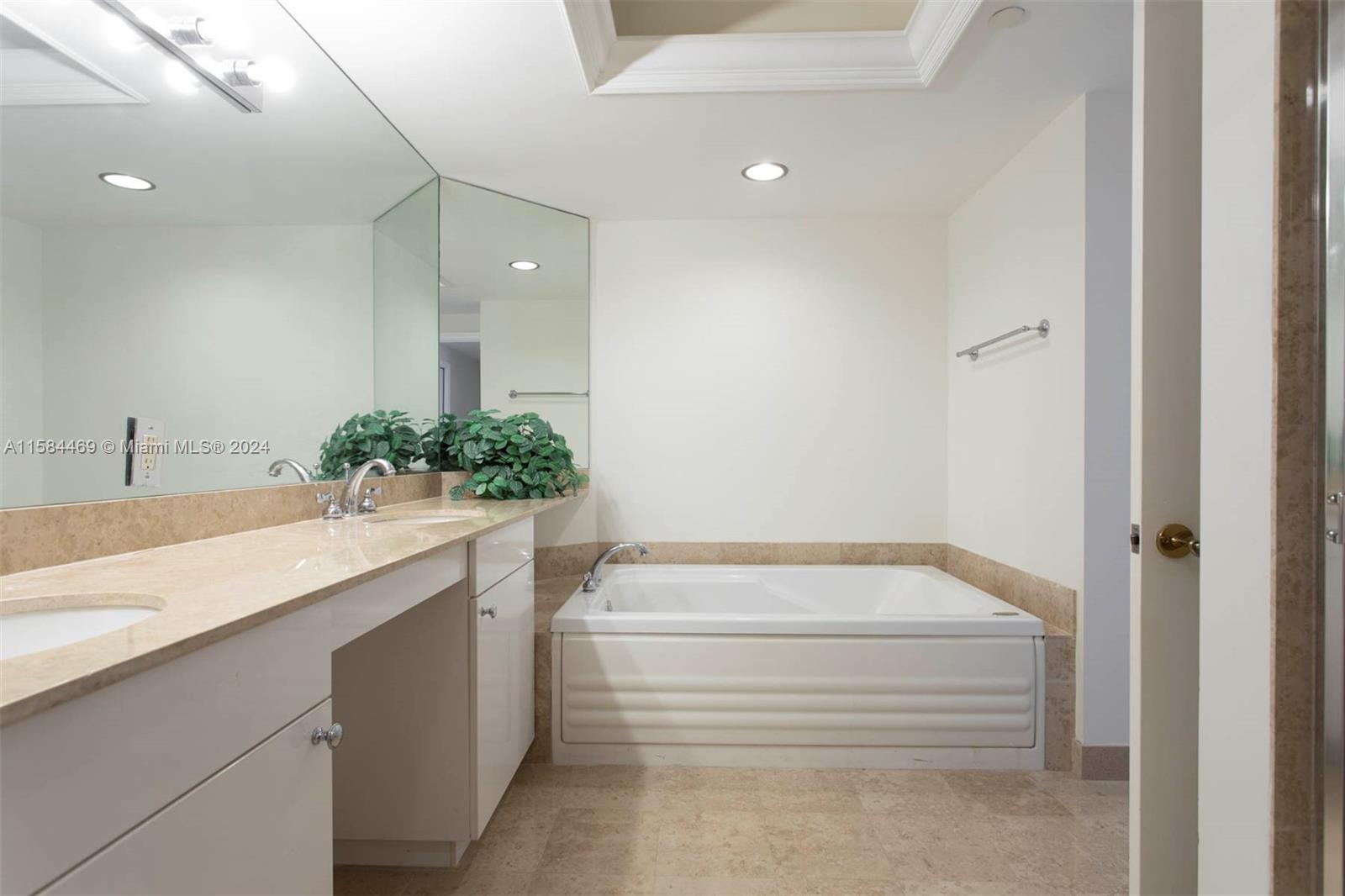 4779 Collins Ave #3301, Miami Beach FL 33140