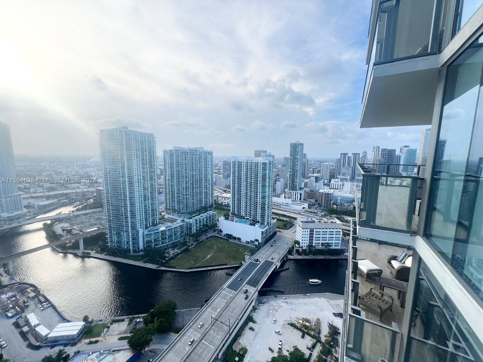 68 SE 6th St #3810, Miami, Florida image 23