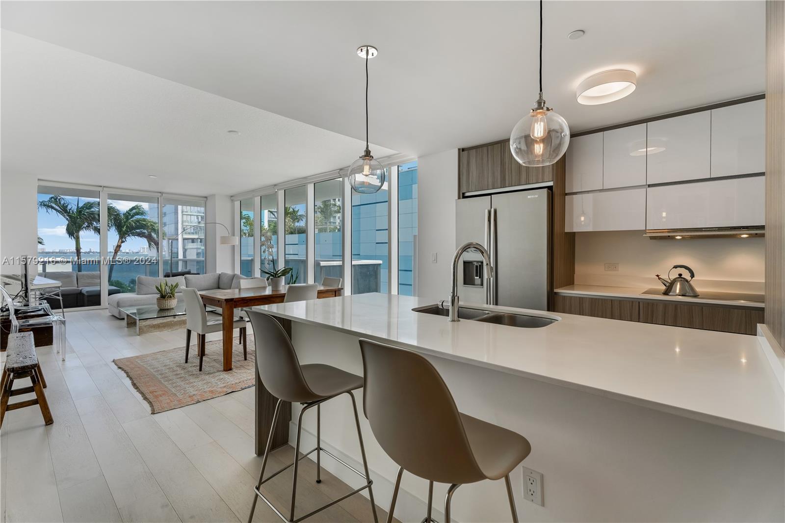 Apartamento à Venda em Miami, FL