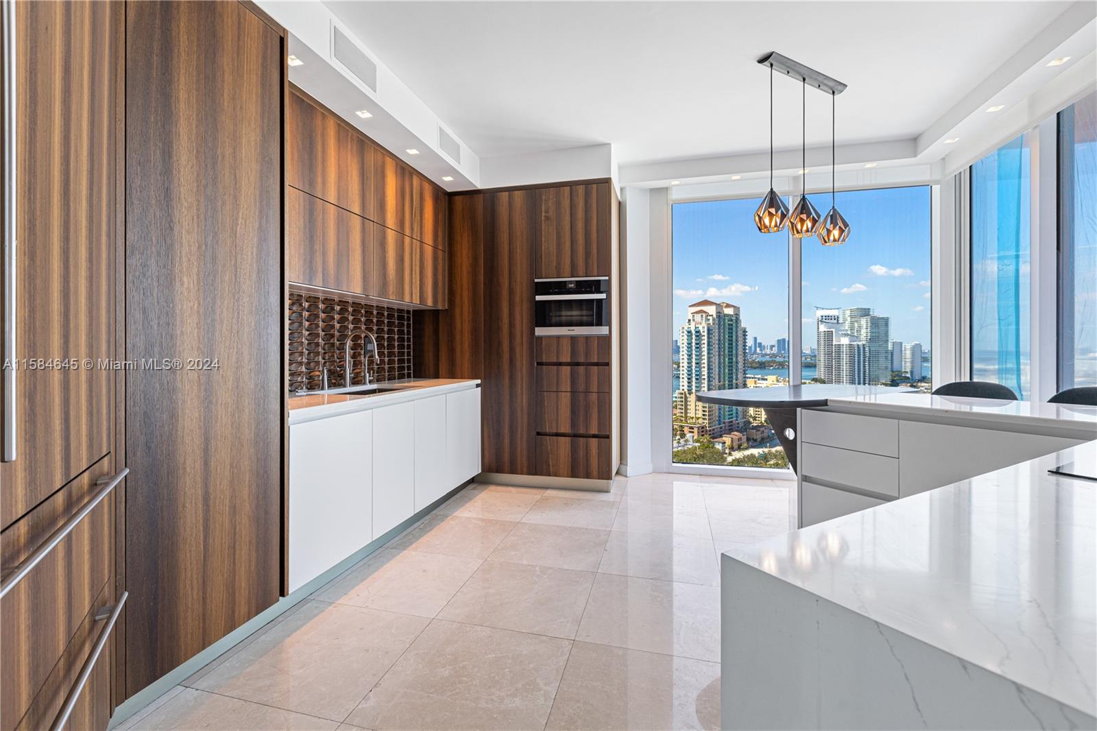 300 S Pointe Dr #2405, Miami Beach FL 33139