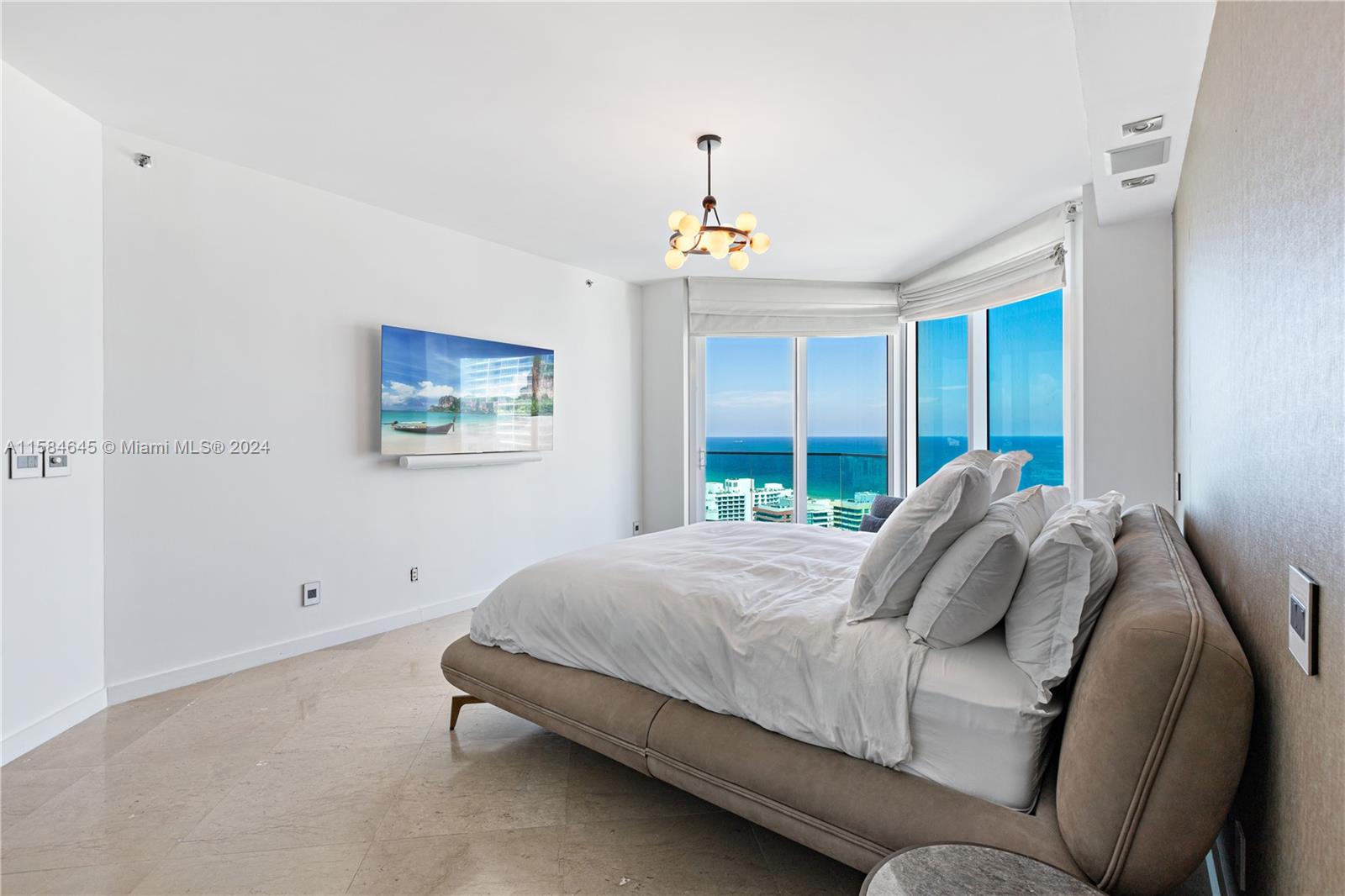 300 S Pointe Dr #2405, Miami Beach FL 33139