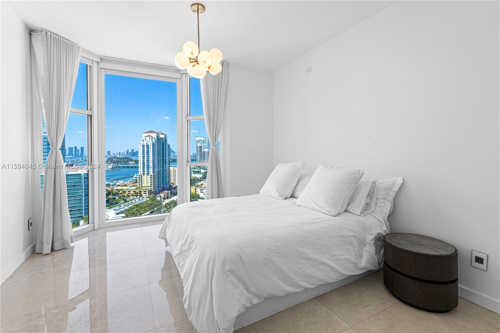 300 S Pointe Dr #2405, Miami Beach FL 33139