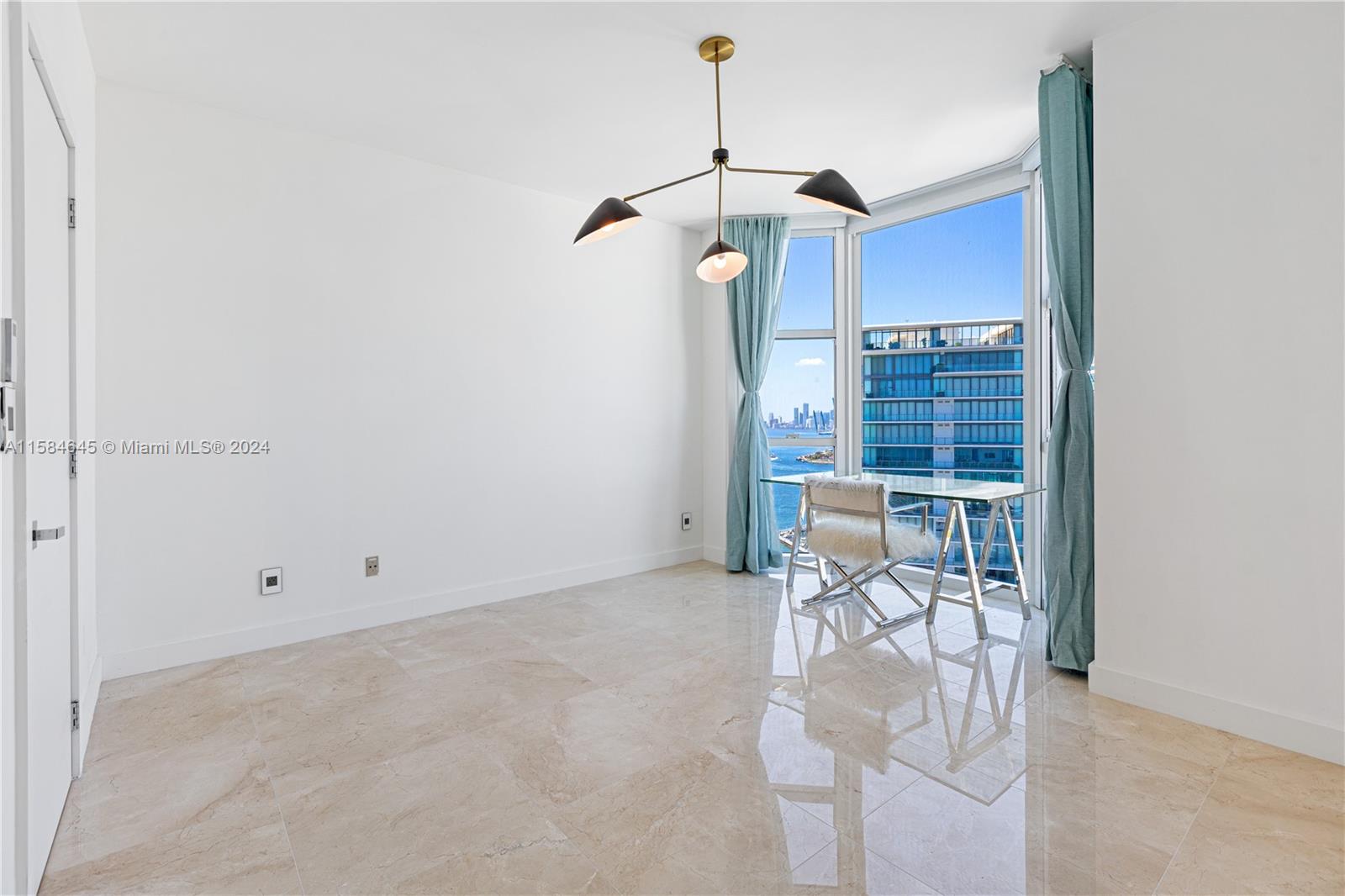 300 S Pointe Dr #2405, Miami Beach FL 33139