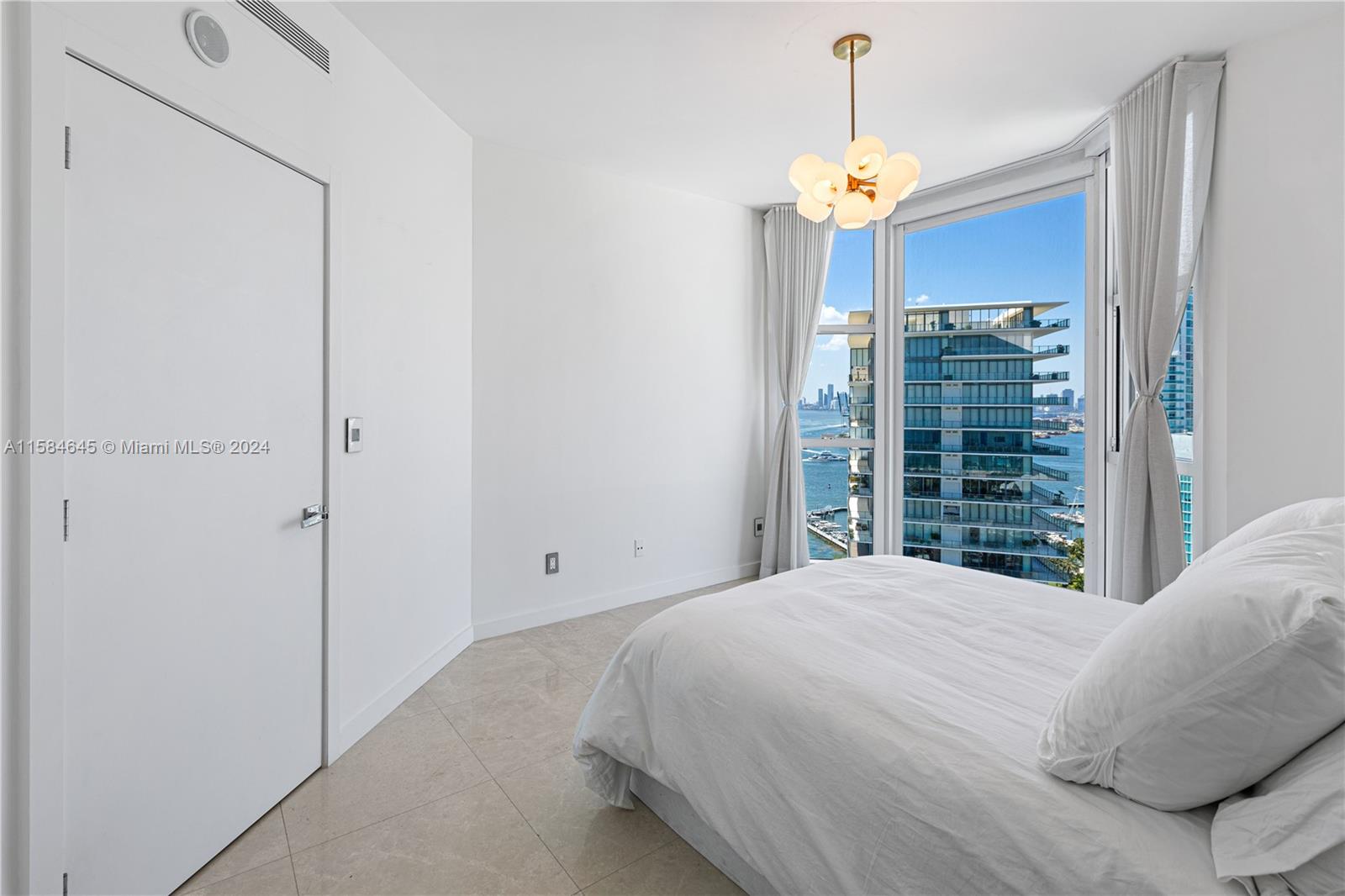 300 S Pointe Dr #2405, Miami Beach FL 33139