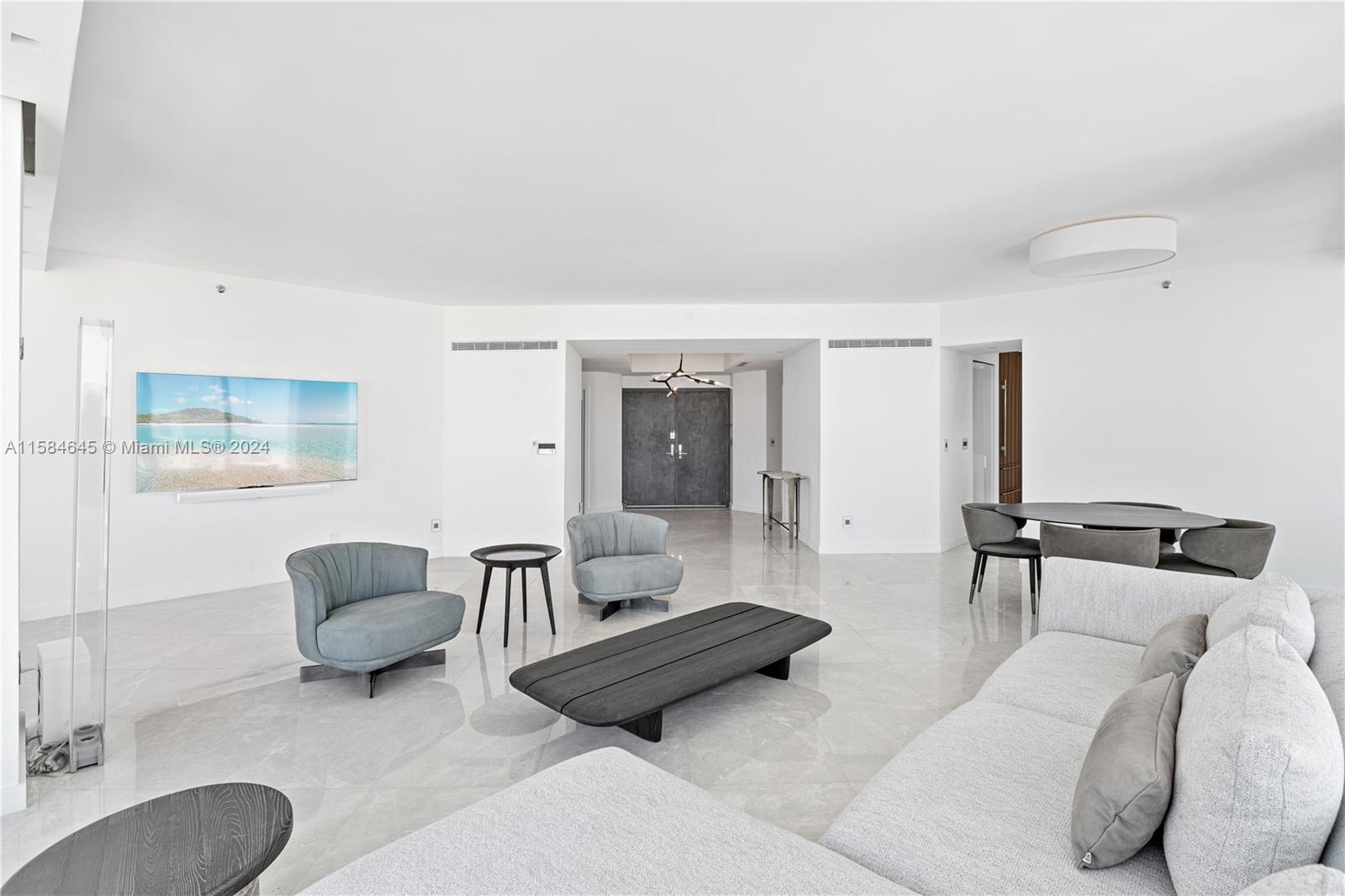 300 S Pointe Dr #2405, Miami Beach FL 33139