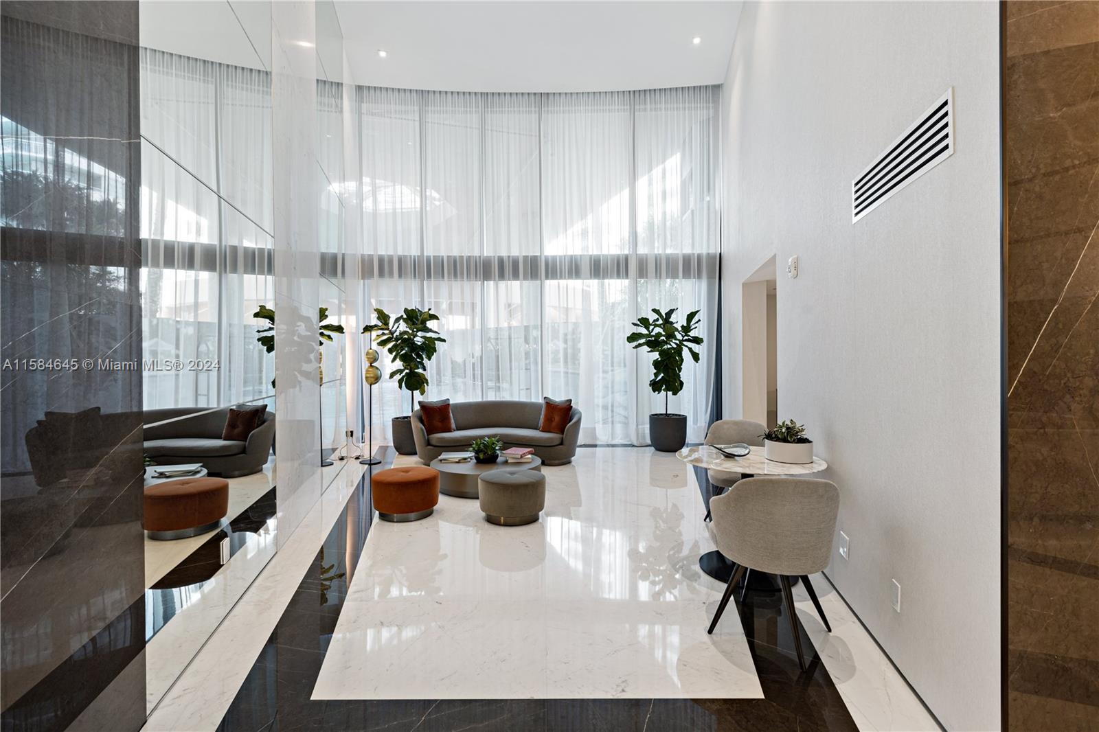 300 S Pointe Dr #2405, Miami Beach FL 33139